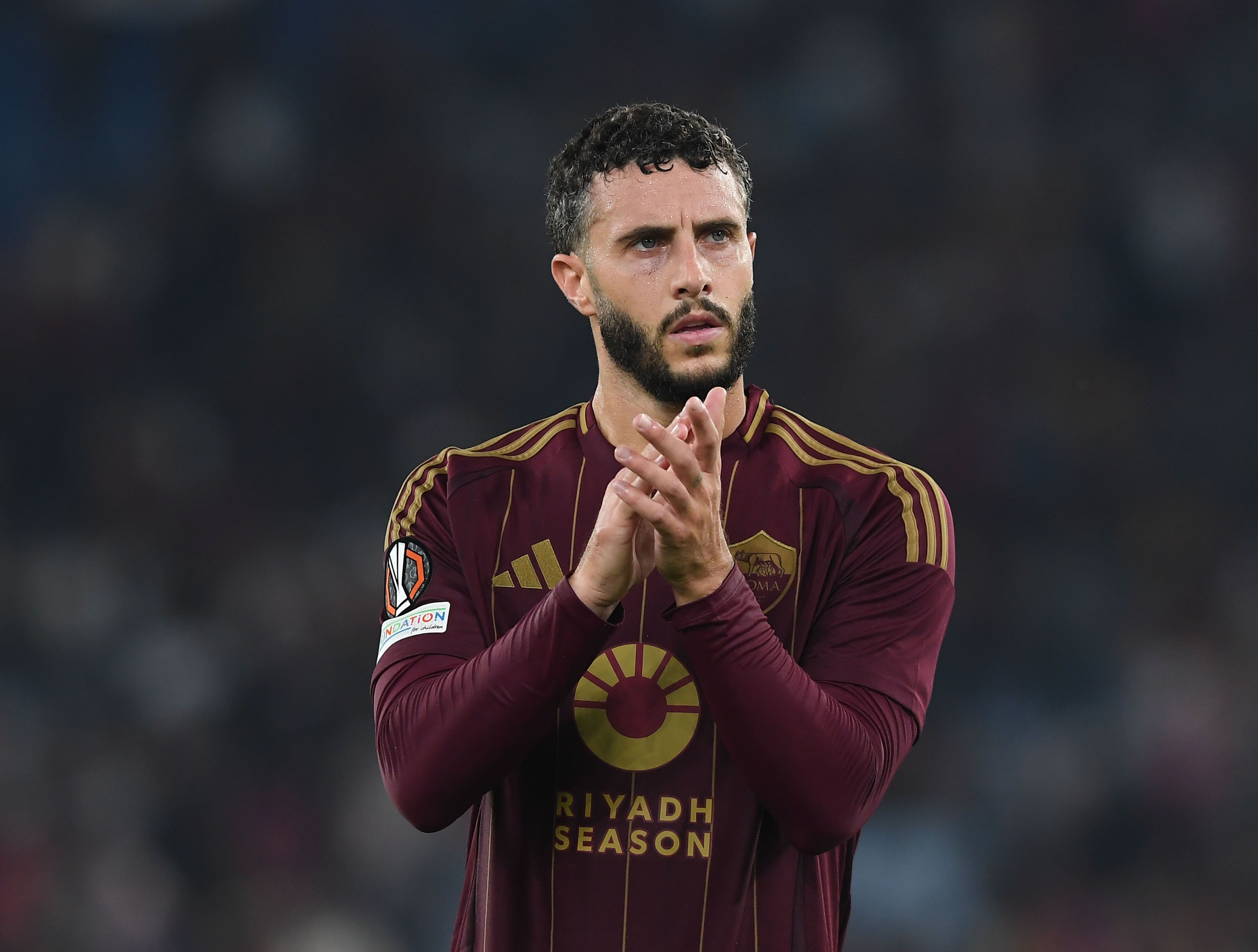 ROME, ITALY - SEPTEMBER 26: Mario Hermoso of AS Roma greets the fans at the end of the UEFA Europa League 2024/25 League Phase MD1 match between AS Roma and Athletic Club at Stadio Olimpico on September 26, 2024 in Rome, Italy. (Photo by Silvia Lore/Getty Images)