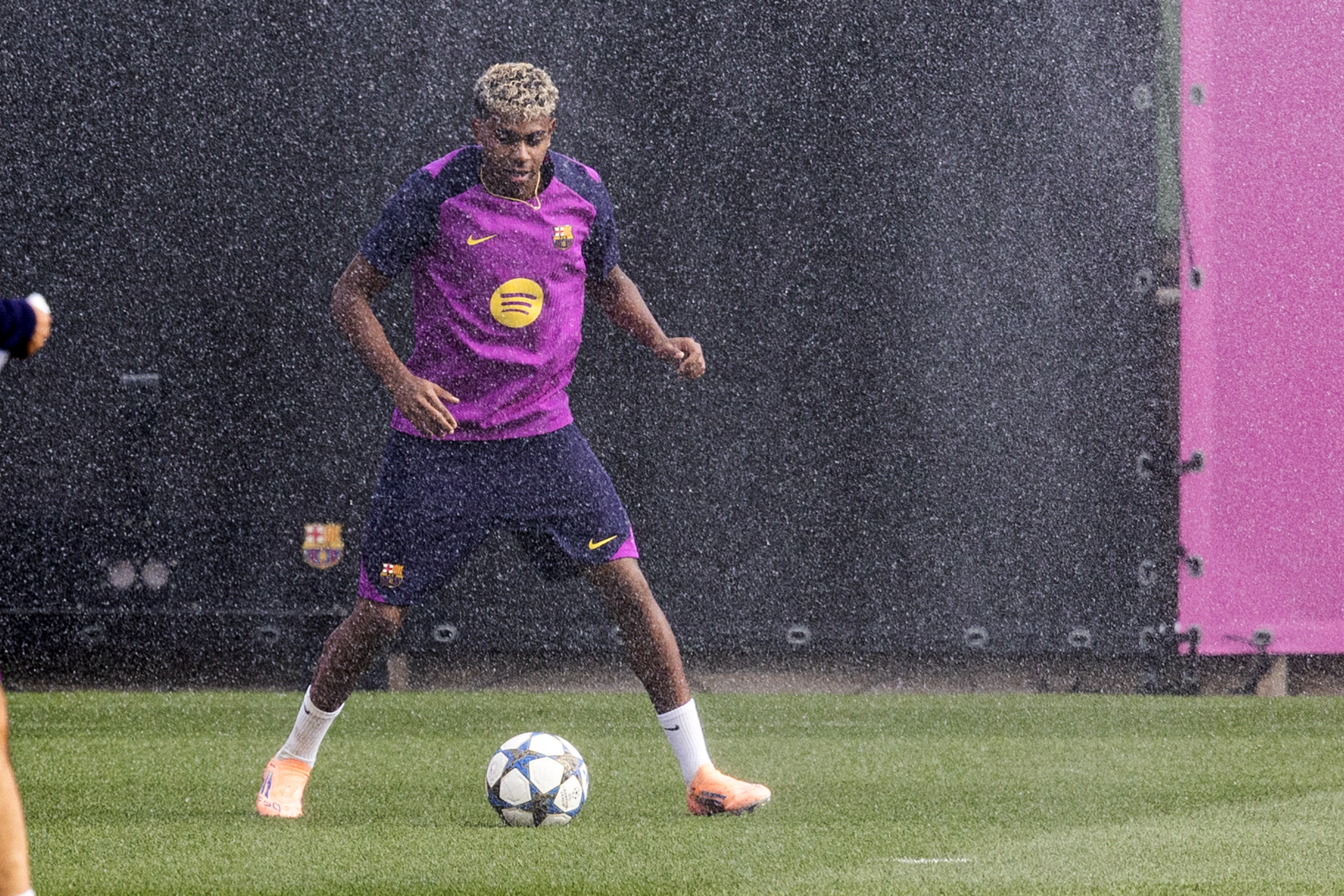 20/10/25 FC BARCELONA  ENTRENAMIENTO  
Lamine Yamal
