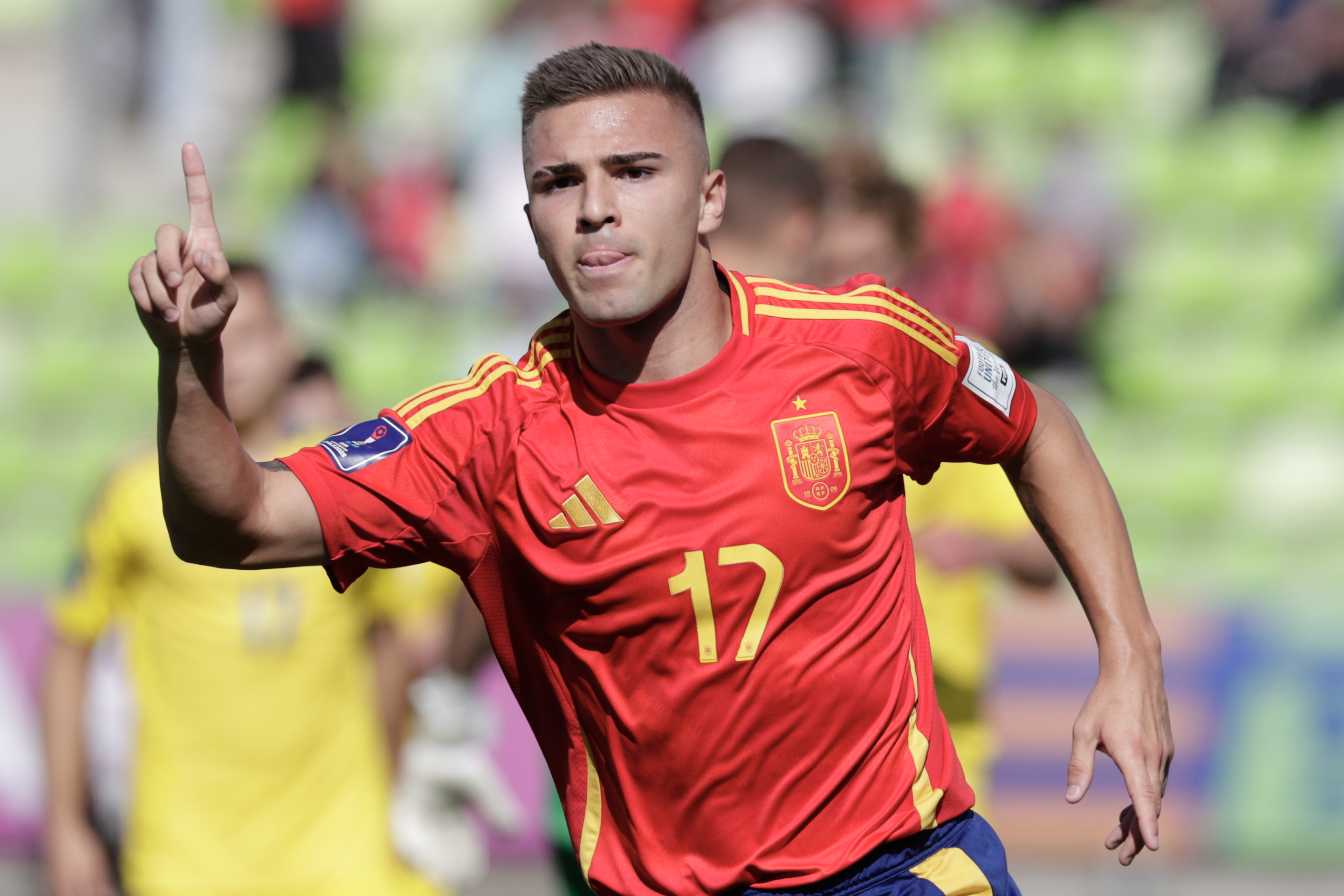 AMDEP5467. VALPARAISO (CHILE), 07/10/2025.- Pablo García de España celebra un gol este martes, en un partido de octavos de final de la Copa Mundial Sub-20 entre Ucrania y España en el estadio Elías Figueroa Brander en Valparaiso (Chile). Adriana Thomasa
