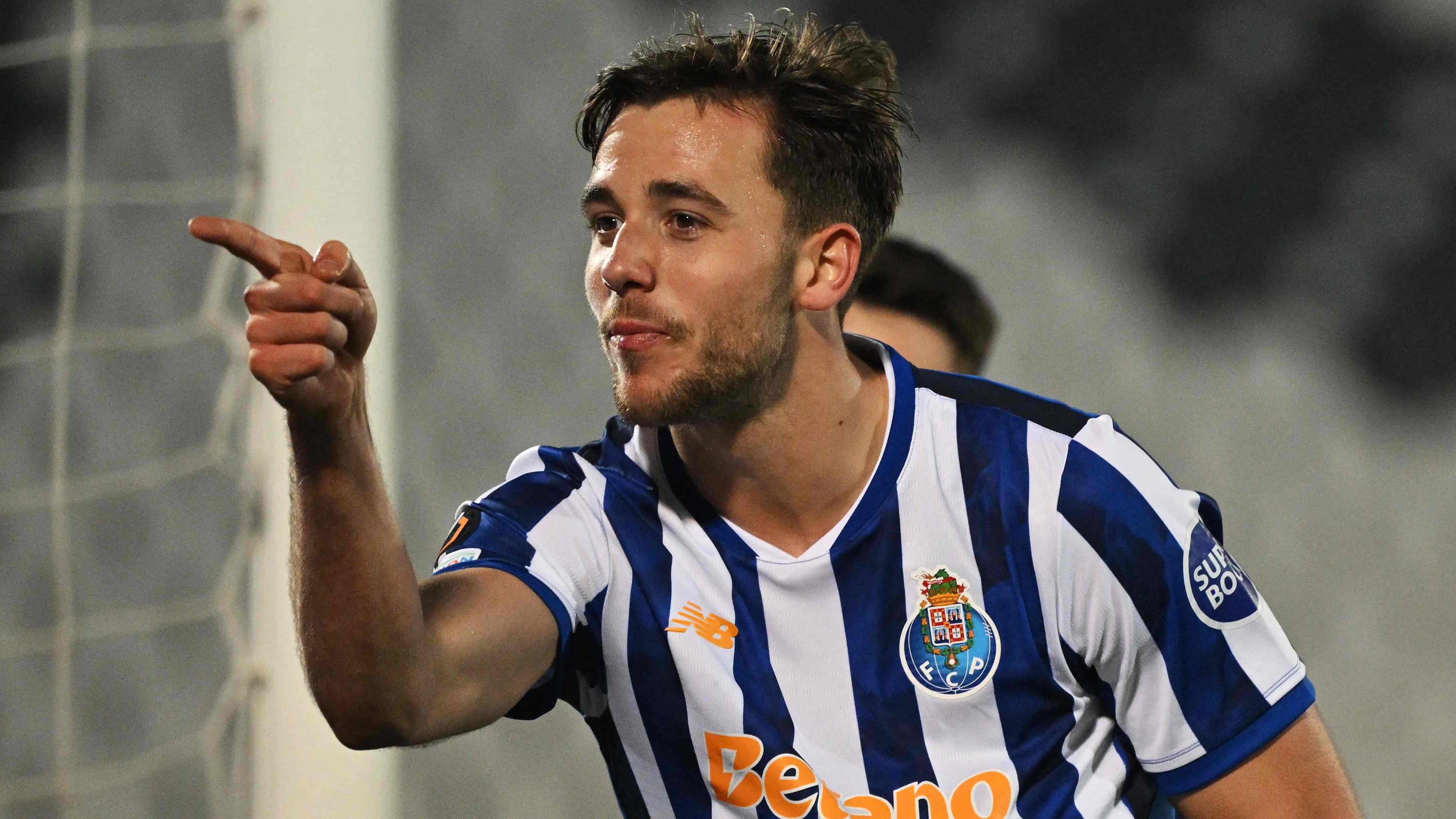 FC Porto's Spanish midfielder #16 Nico Gonzalez reacts after scoring a goal during the UEFA Europa League, 1st round day 8, football match  between Maccabi Tel Aviv and FC Porto at the Partizan stadium in Belgrade on January 30, 2025. (Photo by Andrej ISAKOVIC / AFP)