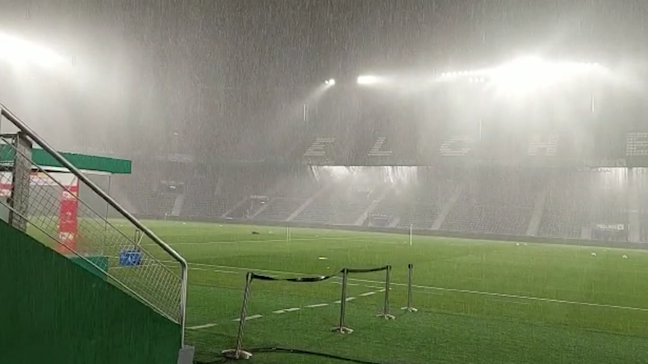 La tormenta eléctrica y aguacero hace peligrar el Elche-Mallorca