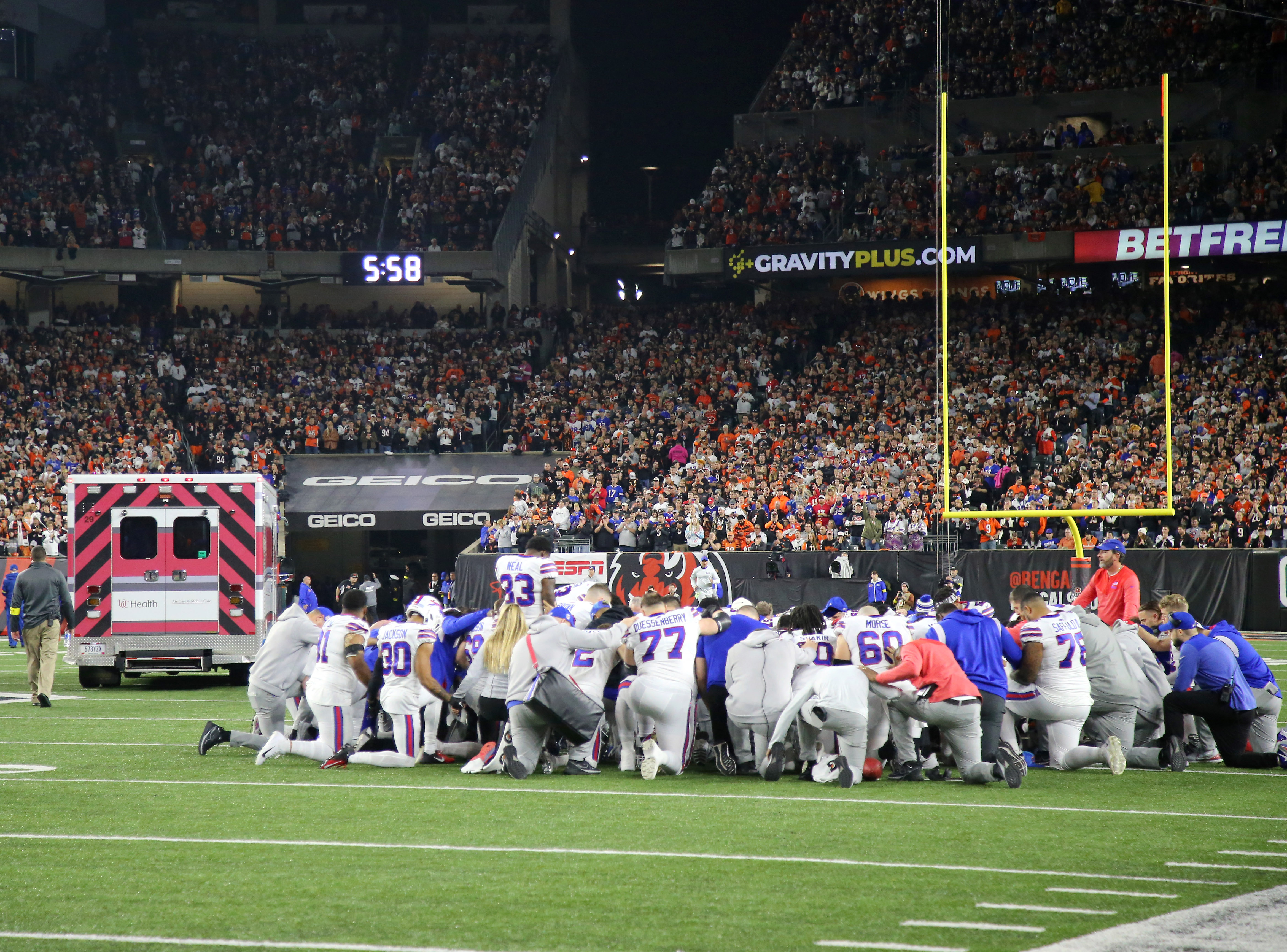 La NFL cancela oficialmente el juego entre los Bills de Buffalo y los  Bengals de Cincinnati tras el colapso de Damar Hamlin