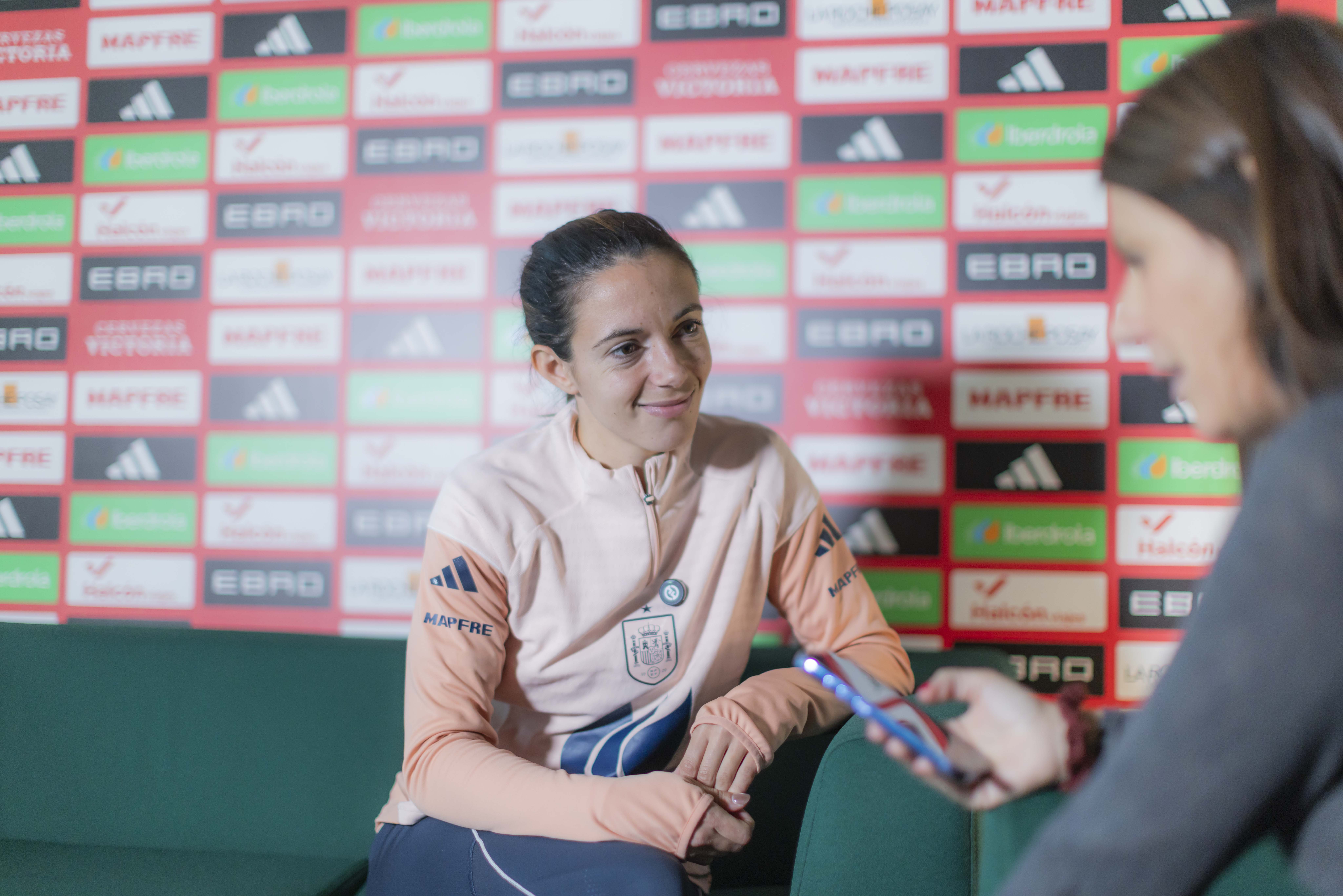 AITANA 14 サッカージャージ Aitana: “I don't compare myself to Messi, he's from another planet