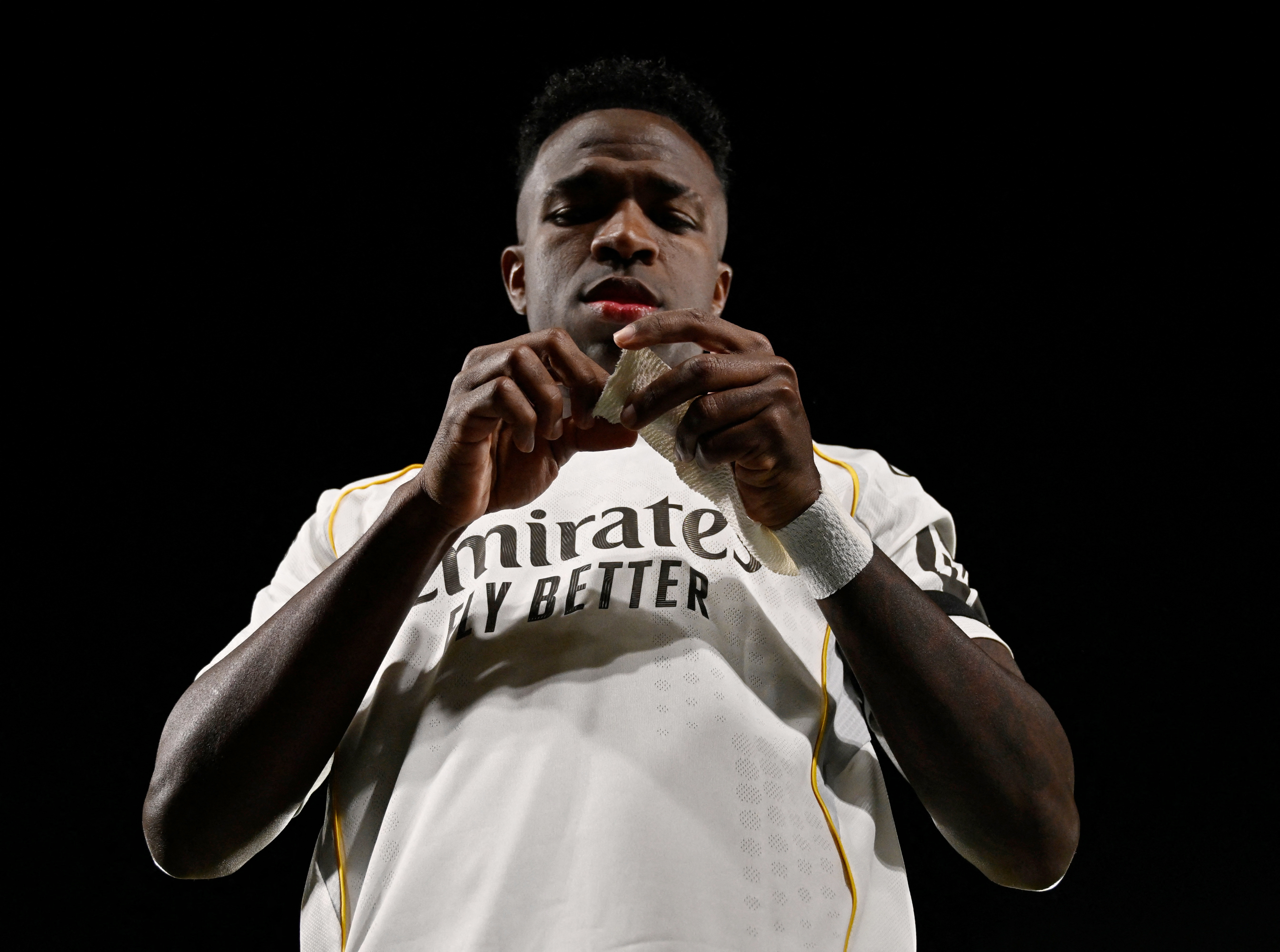 Soccer Football - LaLiga - Villarreal v Real Madrid - Estadio de la Ceramica, Villarreal, Spain - January 24, 2026 Real Madrid's Vinicius Junior puts on wrist strapping before the match REUTERS/Pablo Morano