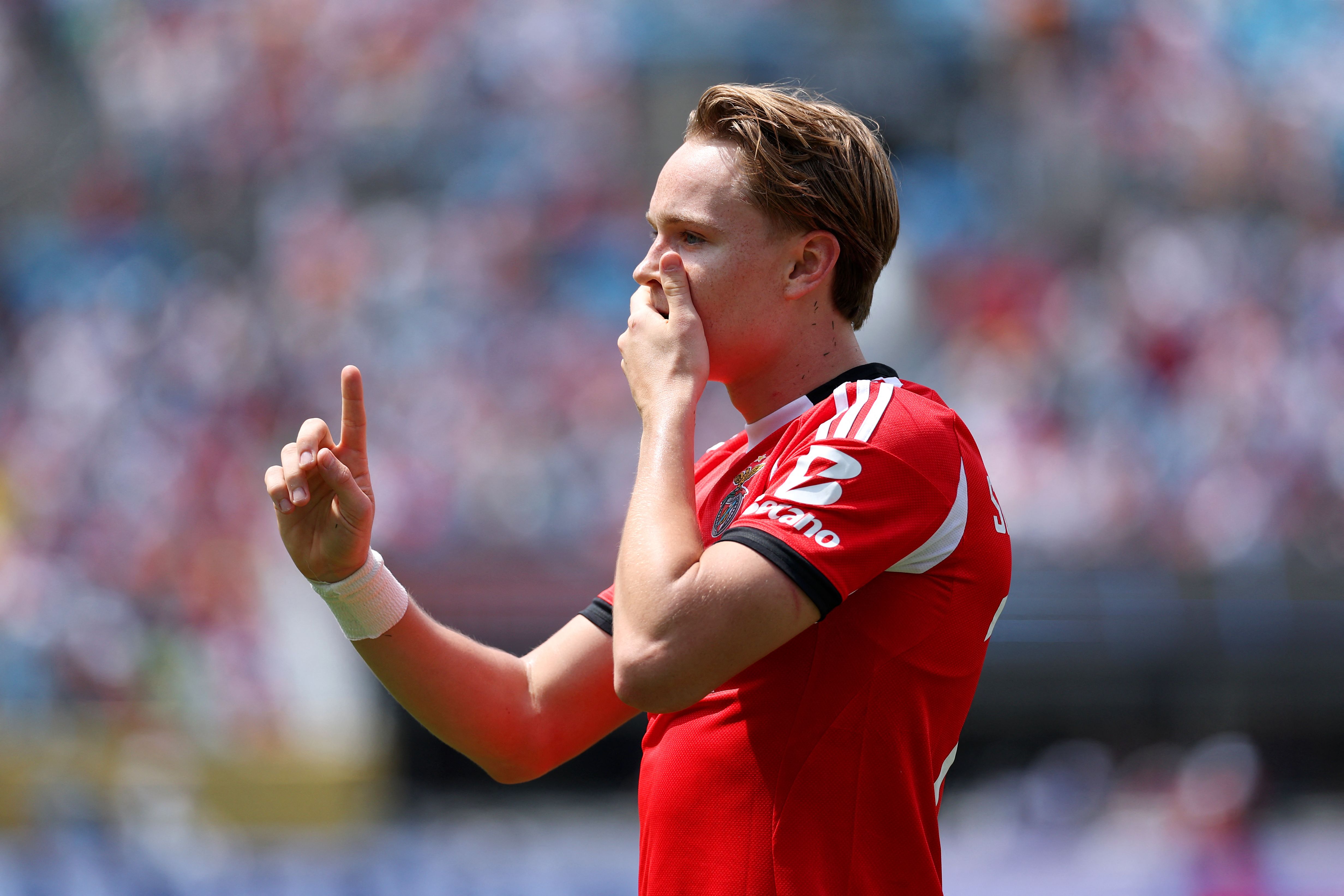 Andreas Schjelderup celebra un gol