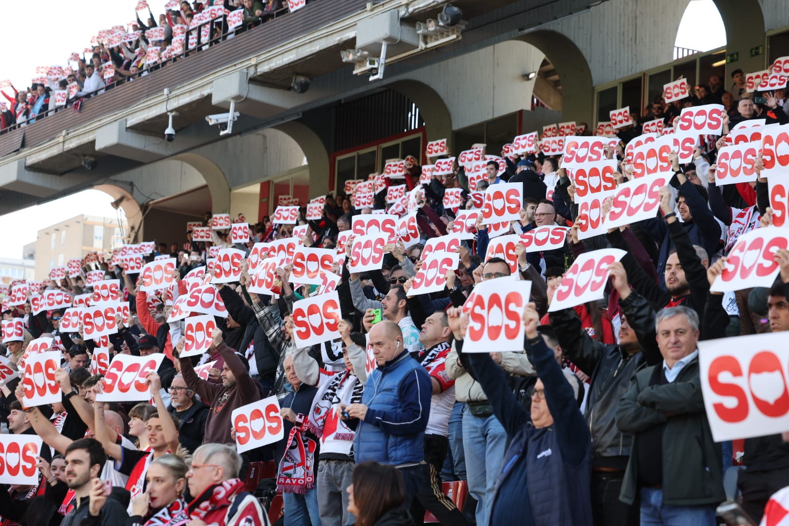 28/02/26 
PARTIDO PRIMERA DIVISION 
RAYO VALLECANO - ATHLETIC DE BILBAO 
SEGUIDORES PROTESTA SOS

