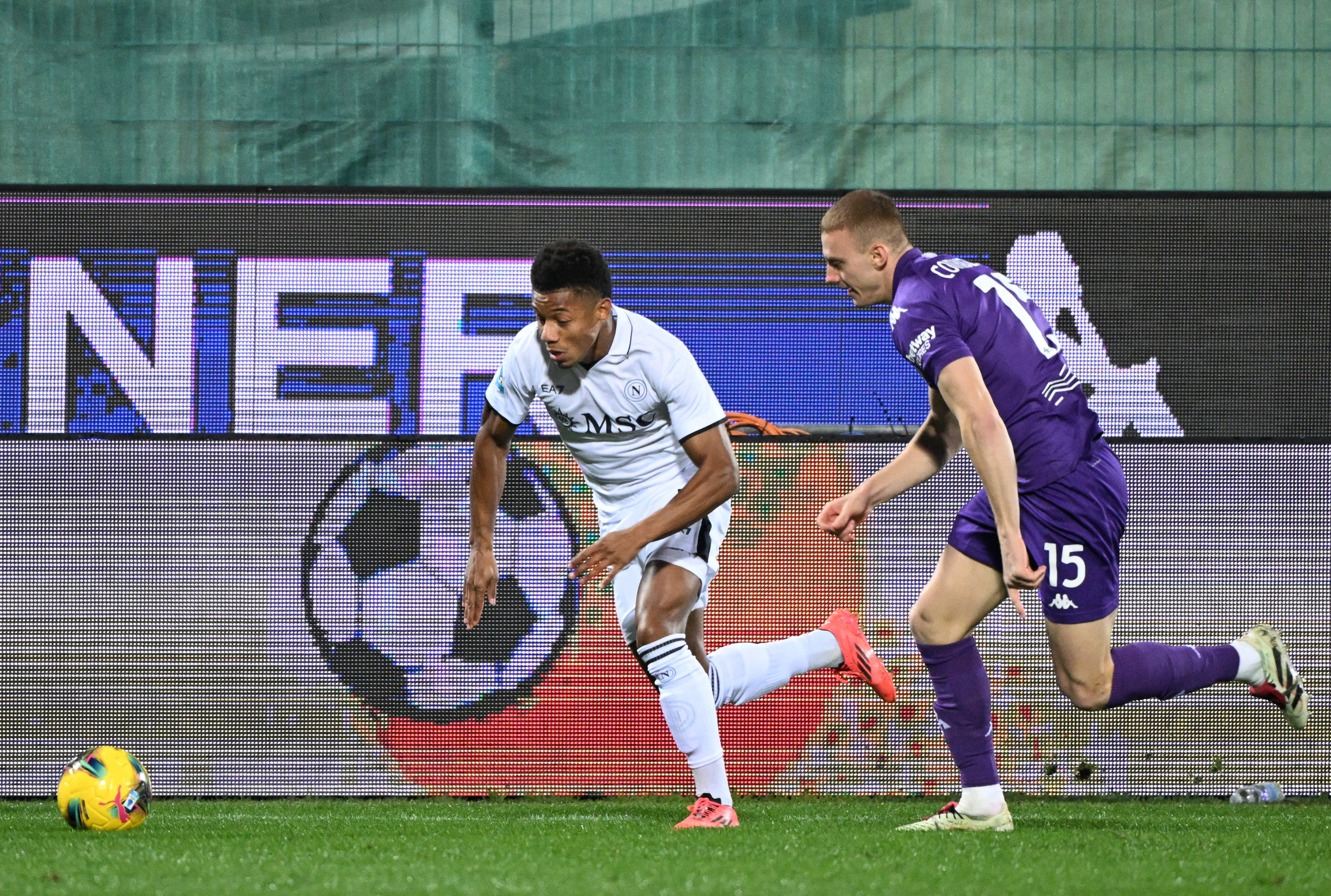 Soccer Football - Serie A - Fiorentina v Napoli - Stadio Artemio Franchi, Florence, Italy - January 4, 2025 Napoli's David Neres in action with Fiorentina's Pietro Comuzzo REUTERS/Alberto Lingria