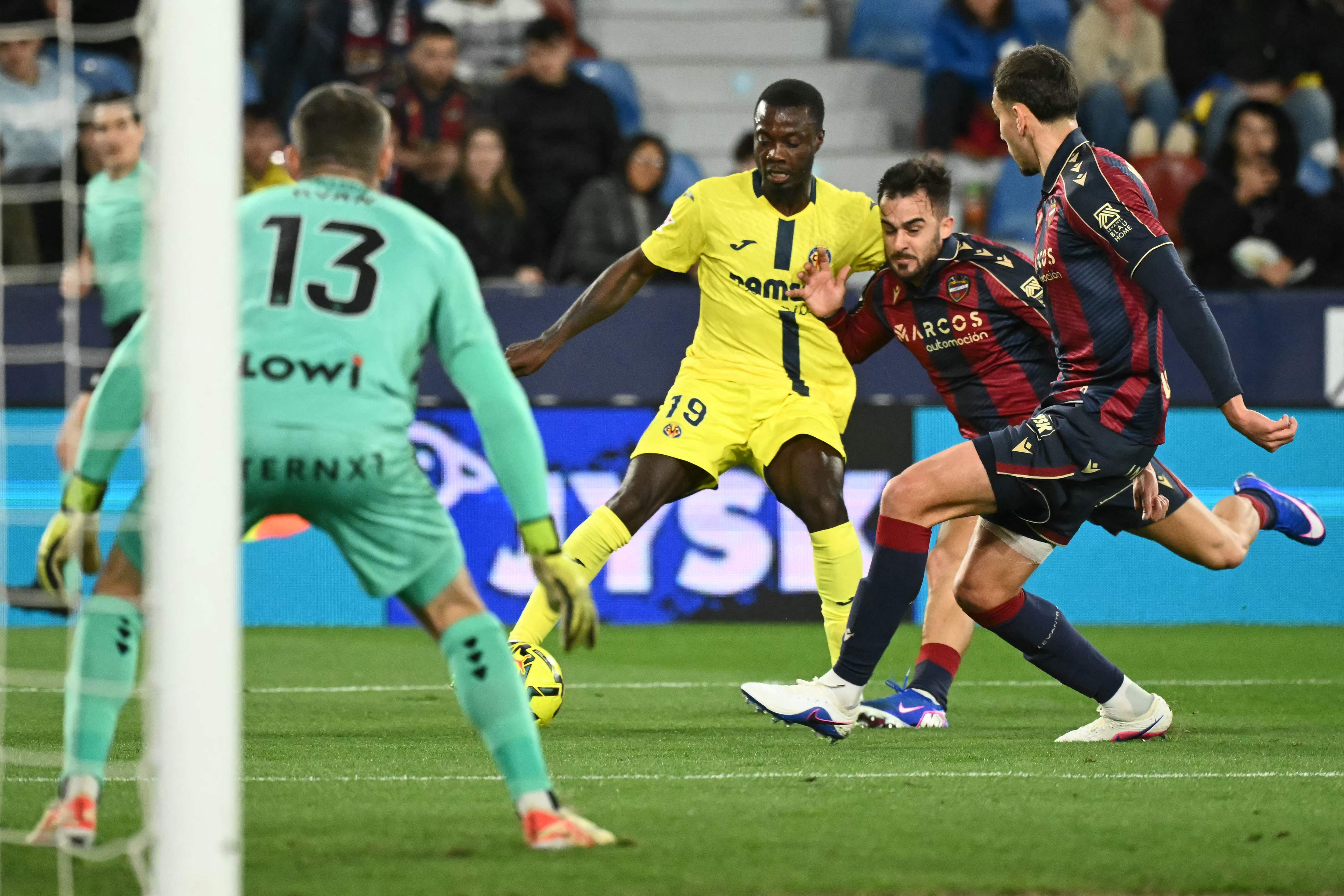Villarreal's Ivorian forward #19 Nicolas Pepe, Levante's Spanish defender #06 Diego Pampin (2R) and Levante's Argentine defender #02 Matias Agustin Moreno (R) fight for the ball during the Spanish league football match between Levante UD and Villarreal CF at Ciutat de Valencia Stadium in Valencia on February 18, 2026. (Photo by JOSE JORDAN / AFP)