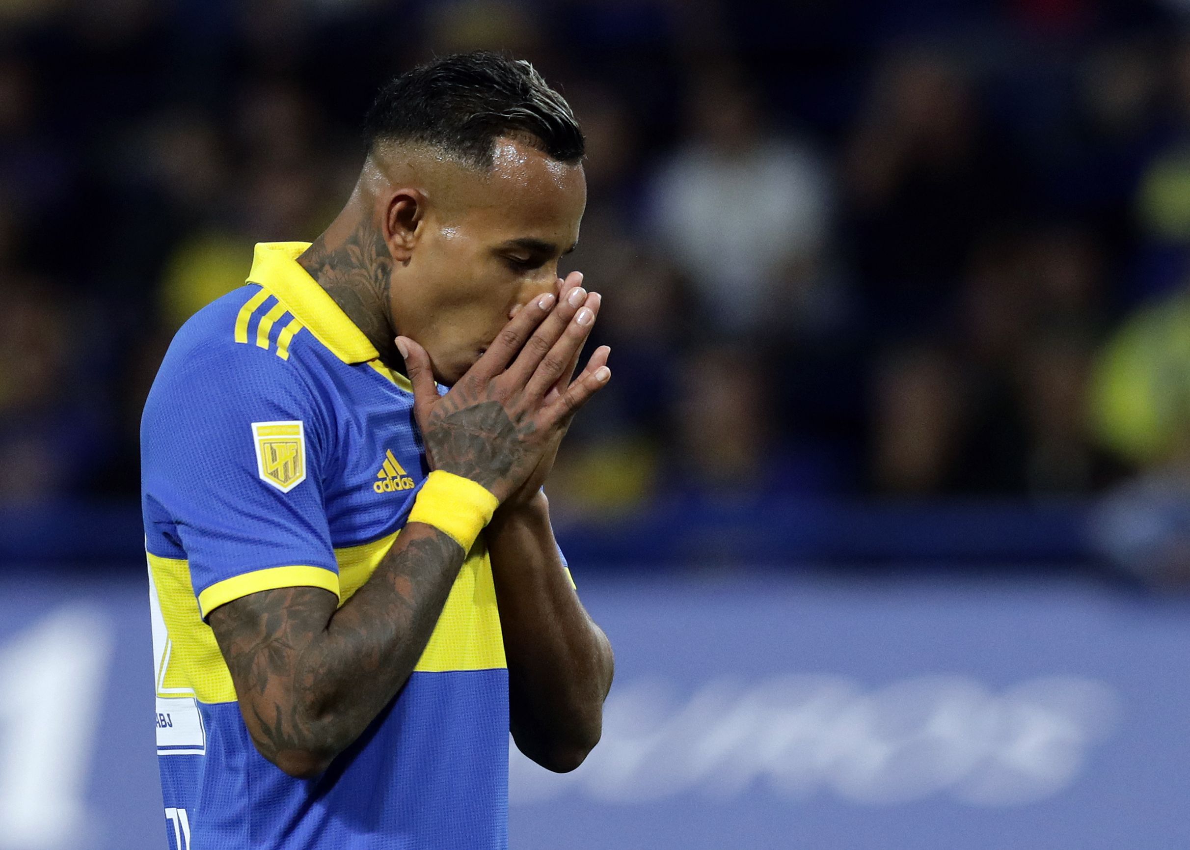 Boca evalúa el caso Villa: ¿entrena pero no juega más?