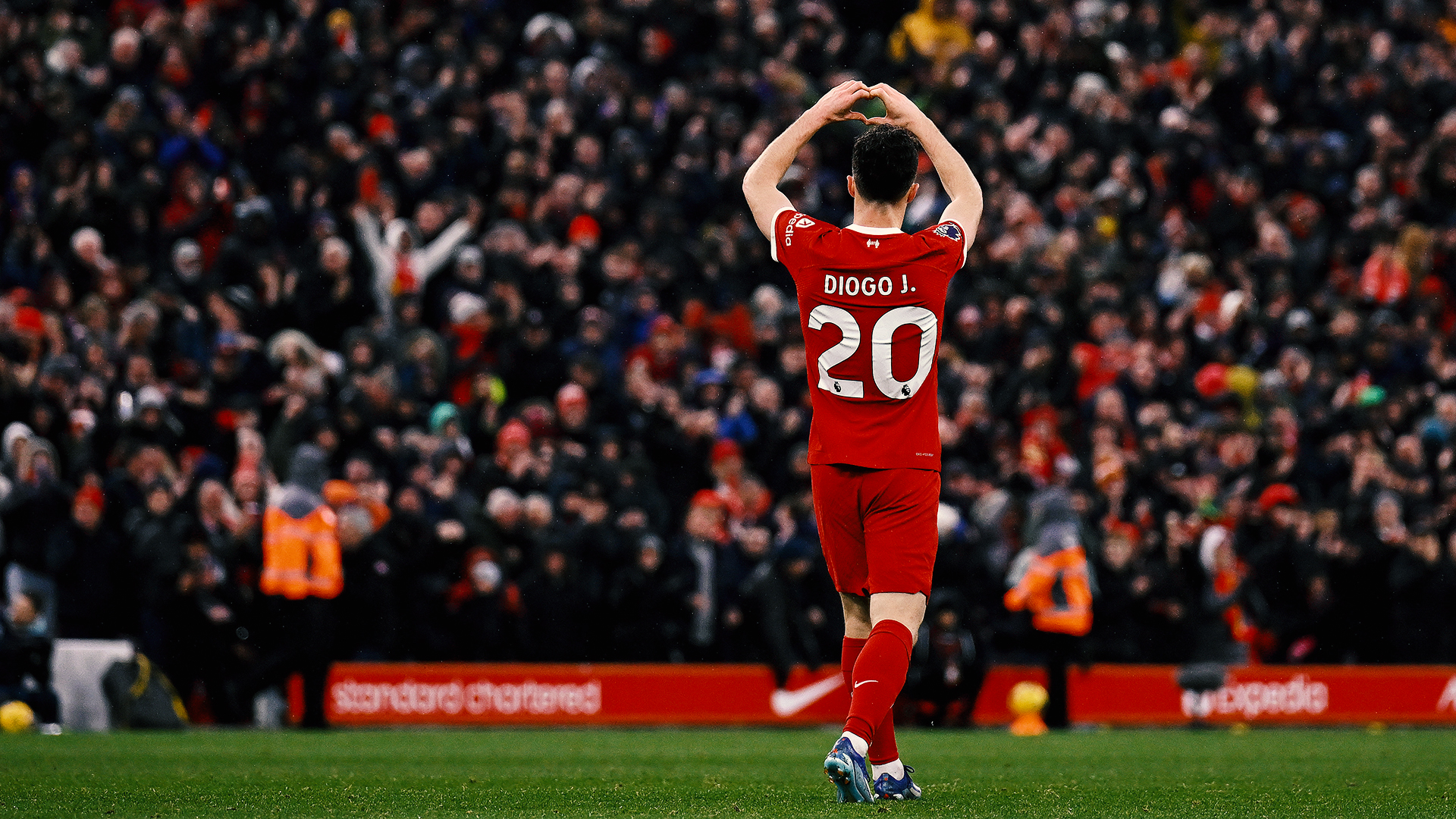 LIVERPOOL, ENGLAND - NOVEMBER 12: (THE SUN OUT, THE SUN ON SUNDAY OUT) Diogo Jota of Liverpool celebrates after scoring the third goal during the Premier League match between Liverpool FC and Brentford FC at Anfield on November 12, 2023 in Liverpool, England. (Photo by Andrew Powell/Liverpool FC via Getty Images)