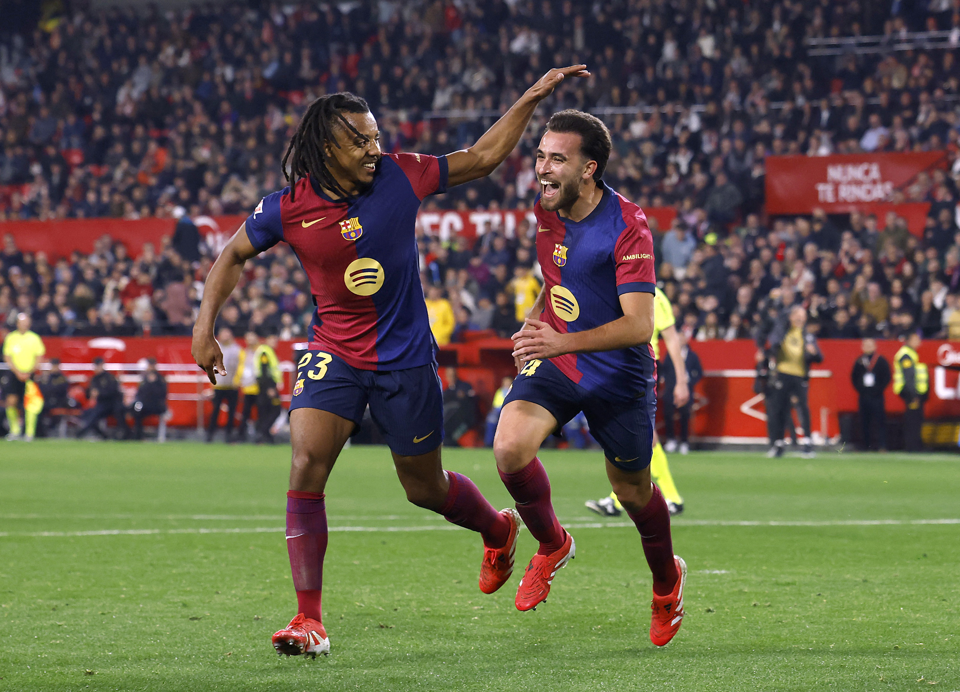 Soccer Football - LaLiga - Sevilla v FC Barcelona - Ramon Sanchez Pizjuan, Seville, Spain - February 9, 2025  FC Barcelona's Eric Garcia celebrates scoring their fourth goal with Jules Kounde REUTERS/Marcelo Del Pozo