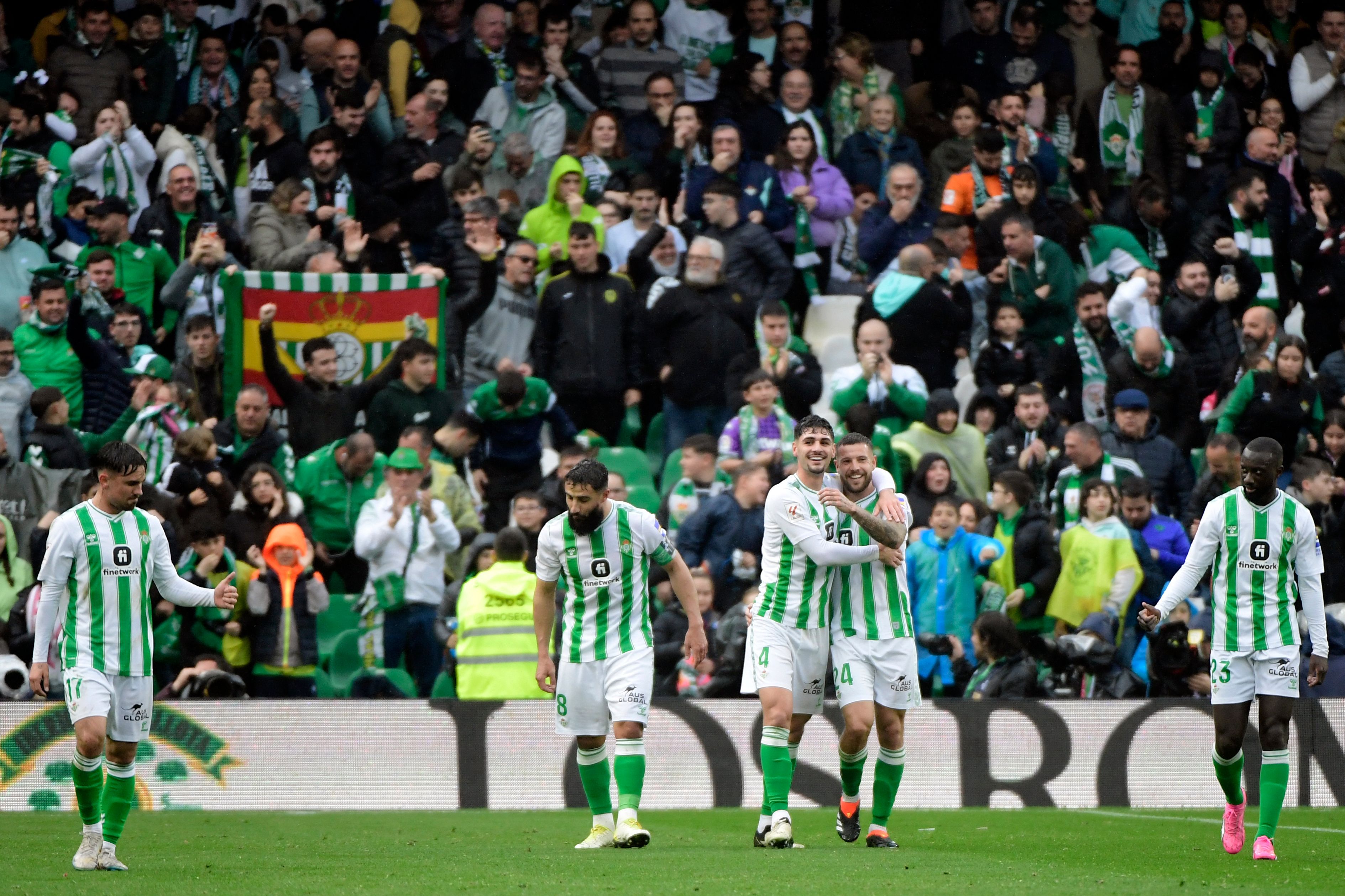 El Betis renace a costa del Athletic