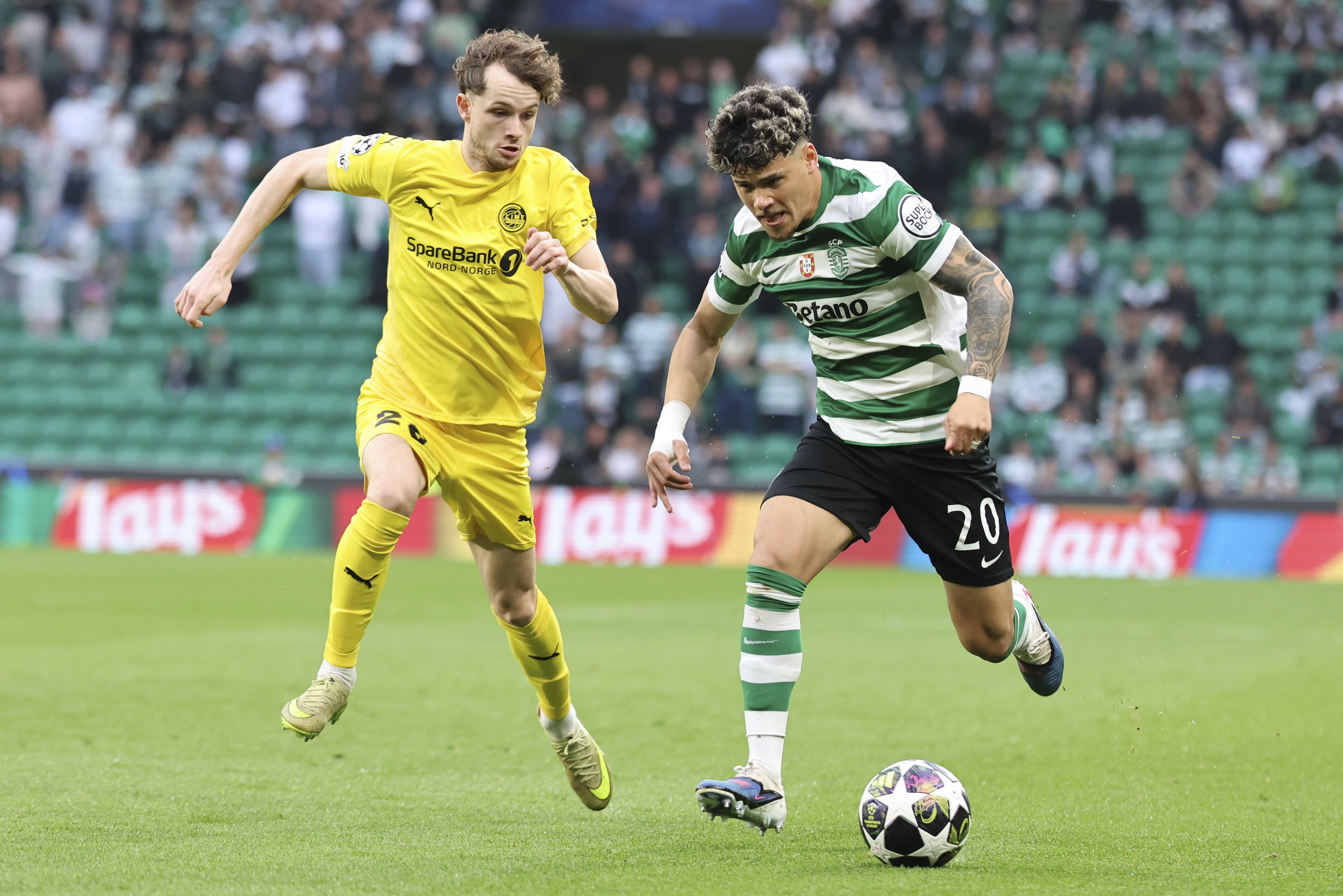 Lisboa (Portugal), 17/03/2026.- Sporting CP's Maxi Araujo (R) in action against FK Bodo/Glimt's Hakon Evjen during the UEFA Champions League Round of 16 second leg soccer match between Sporting CP and FK Bodo/Glimt, in Lisbon, Portugal, 17 March 2026. (Liga de Campeones, Lisboa) EFE/EPA/ANTONIO COTRIM
