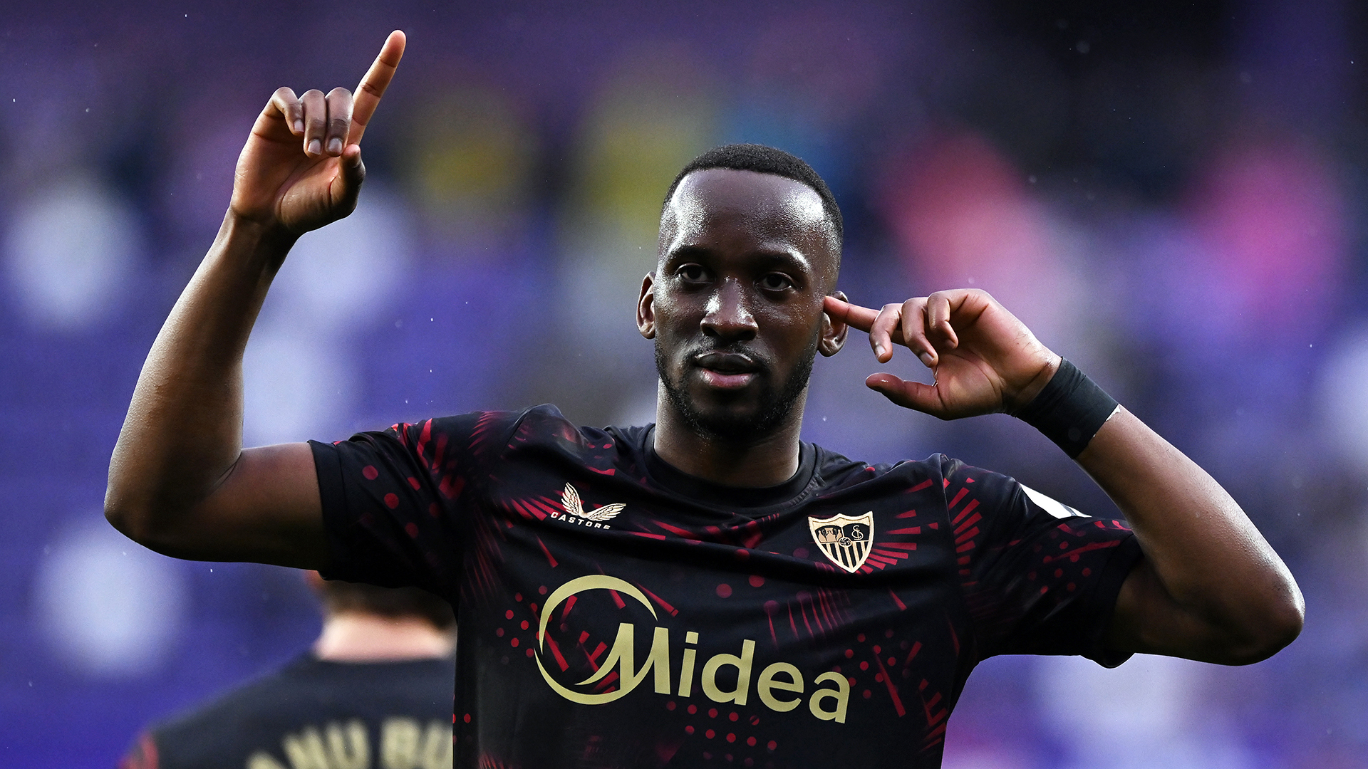 VALLADOLID, SPAIN - FEBRUARY 16: Dodi Lukebakio of Sevilla FC celebrates scoring his team's fourth goal during the LaLiga match between Real Valladolid CF and Sevilla FC at Jose Zorrilla on February 16, 2025 in Valladolid, Spain. (Photo by Denis Doyle/Getty Images)