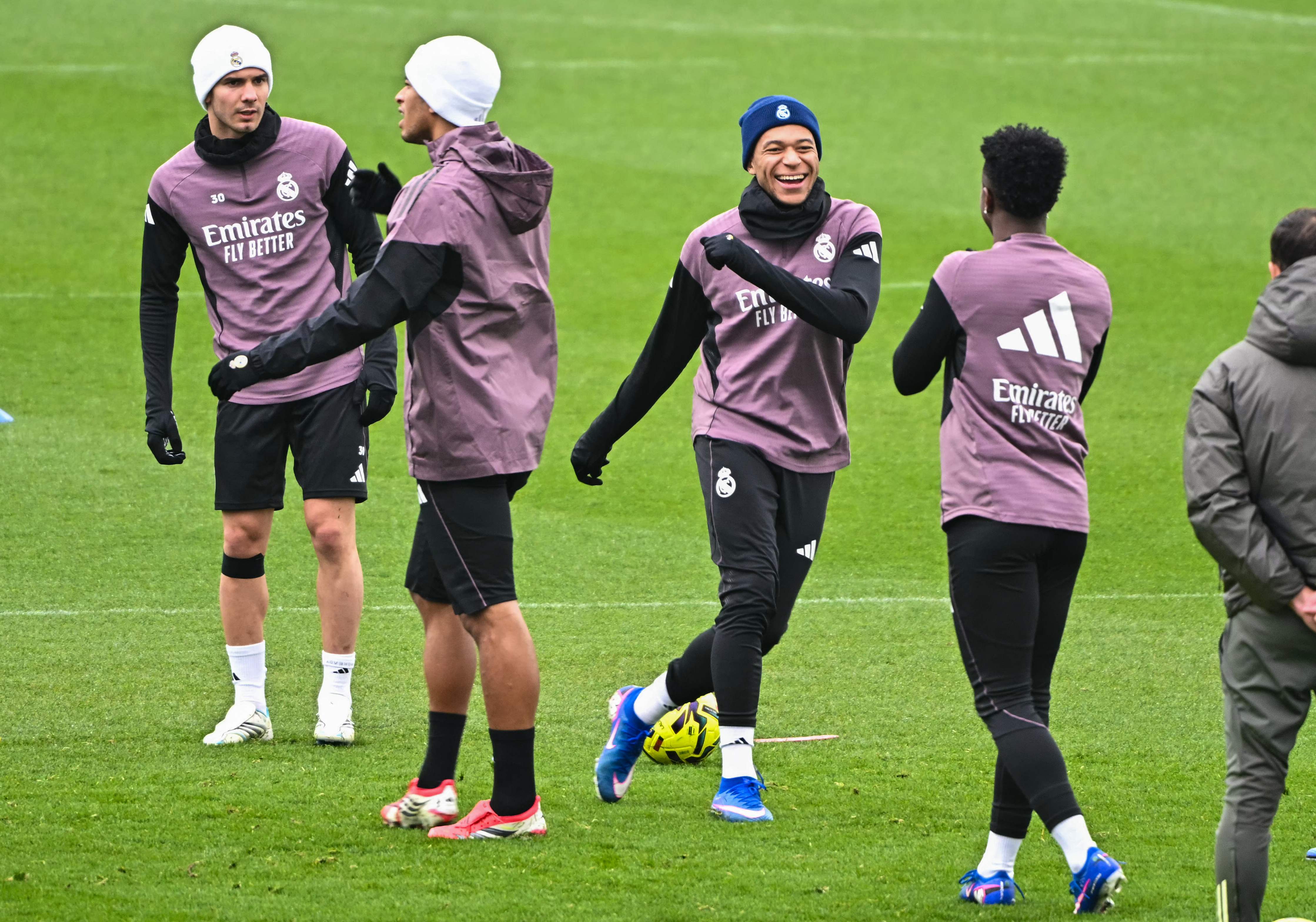 Real Madrid's French forward #10 Kylian Mbappe (C) laughs during a training session prior to their Spanish league football match between Real Madrid CF and Levante UD at Real Madrid Sports City in Valdebebas, on the outskirts of Madrid, on January 16, 2026. (Photo by Javier SORIANO / AFP)