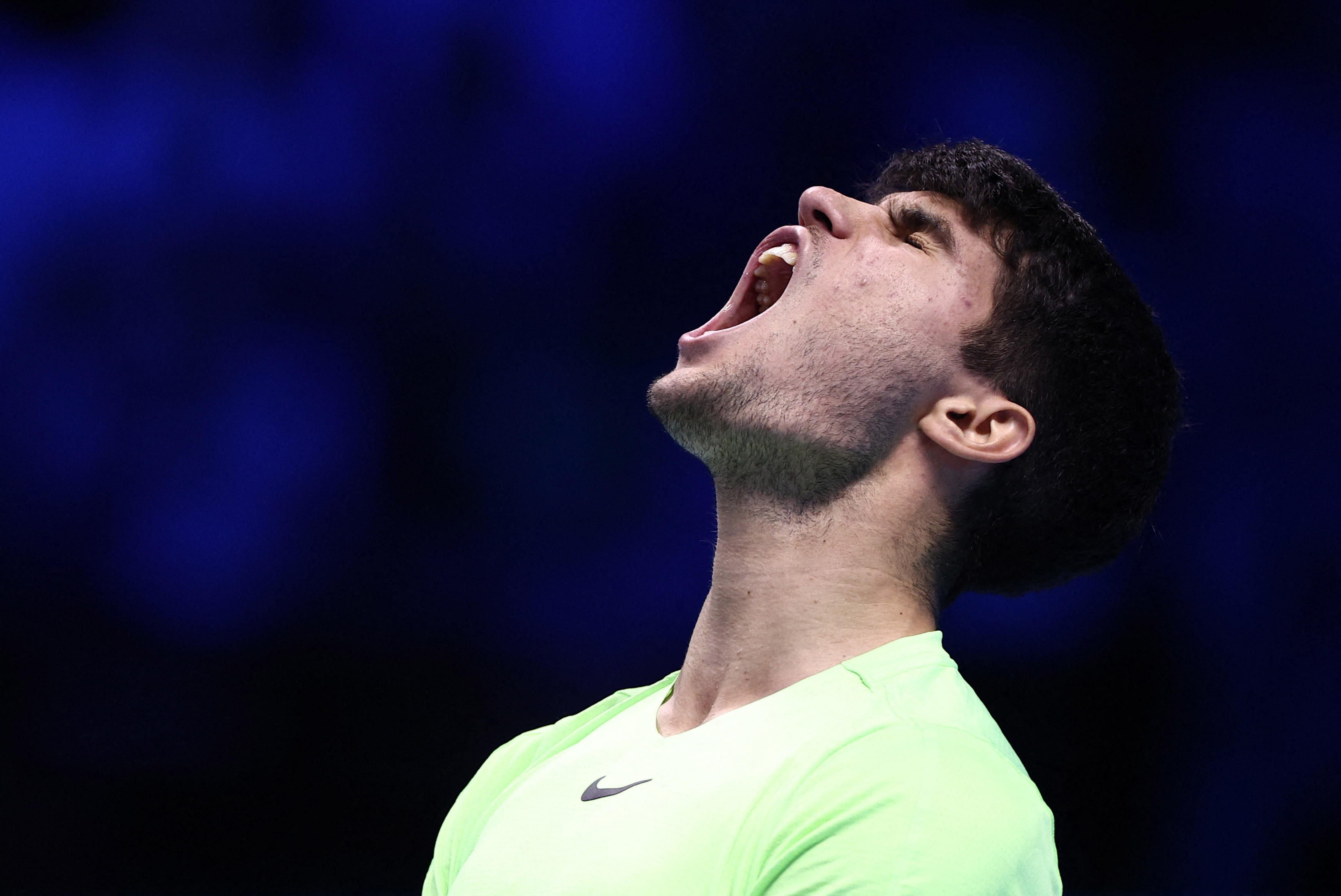 Alcaraz rescata su esencia para verse con Djokovic en semifinales