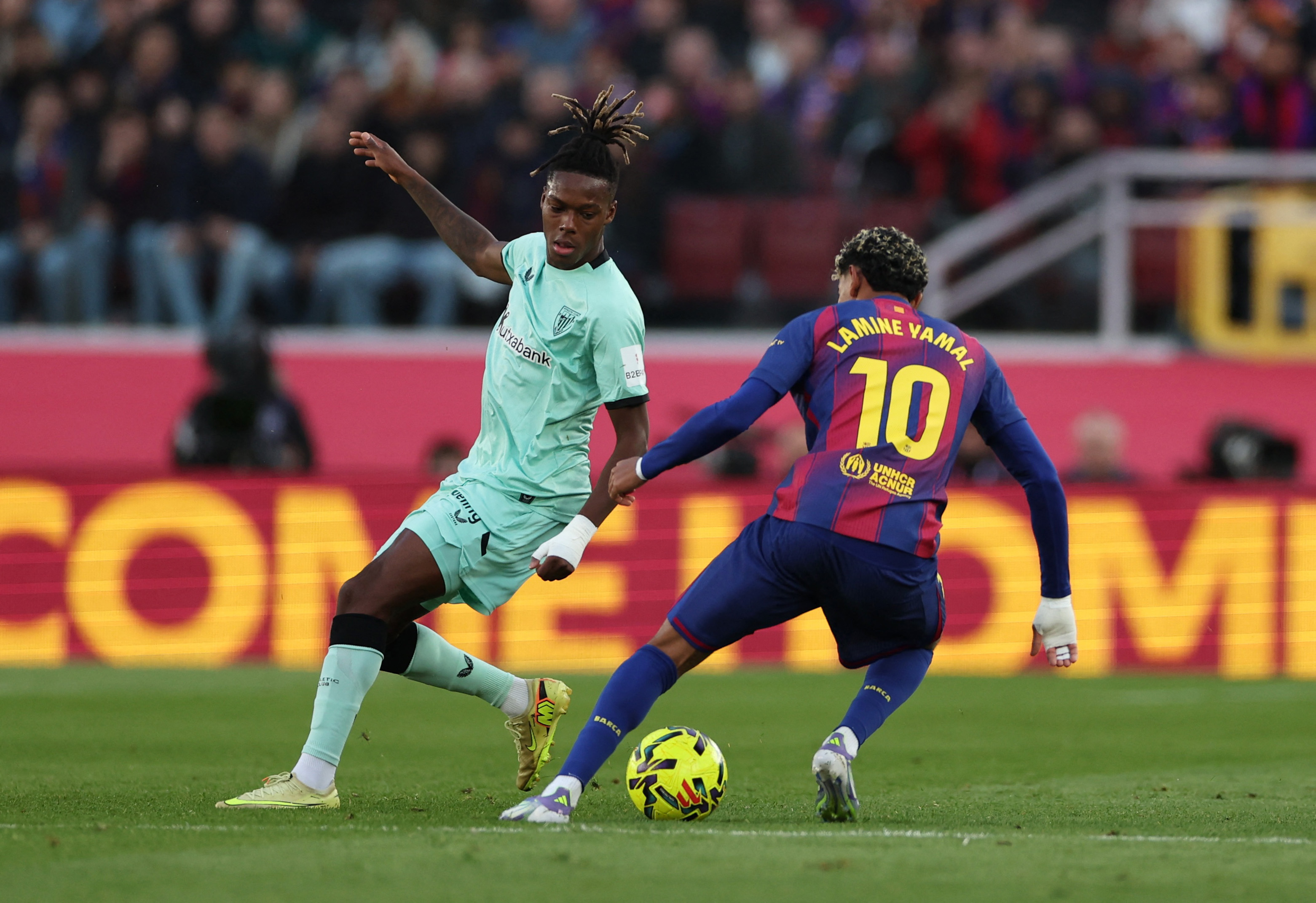 Soccer Football - LaLiga - FC Barcelona v Athletic Bilbao - Spotify Camp Nou, Barcelona, Spain - November 22, 2025 Athletic Bilbao's Nico Williams in action with FC Barcelona's Lamine Yamal REUTERS/Bruna Casas