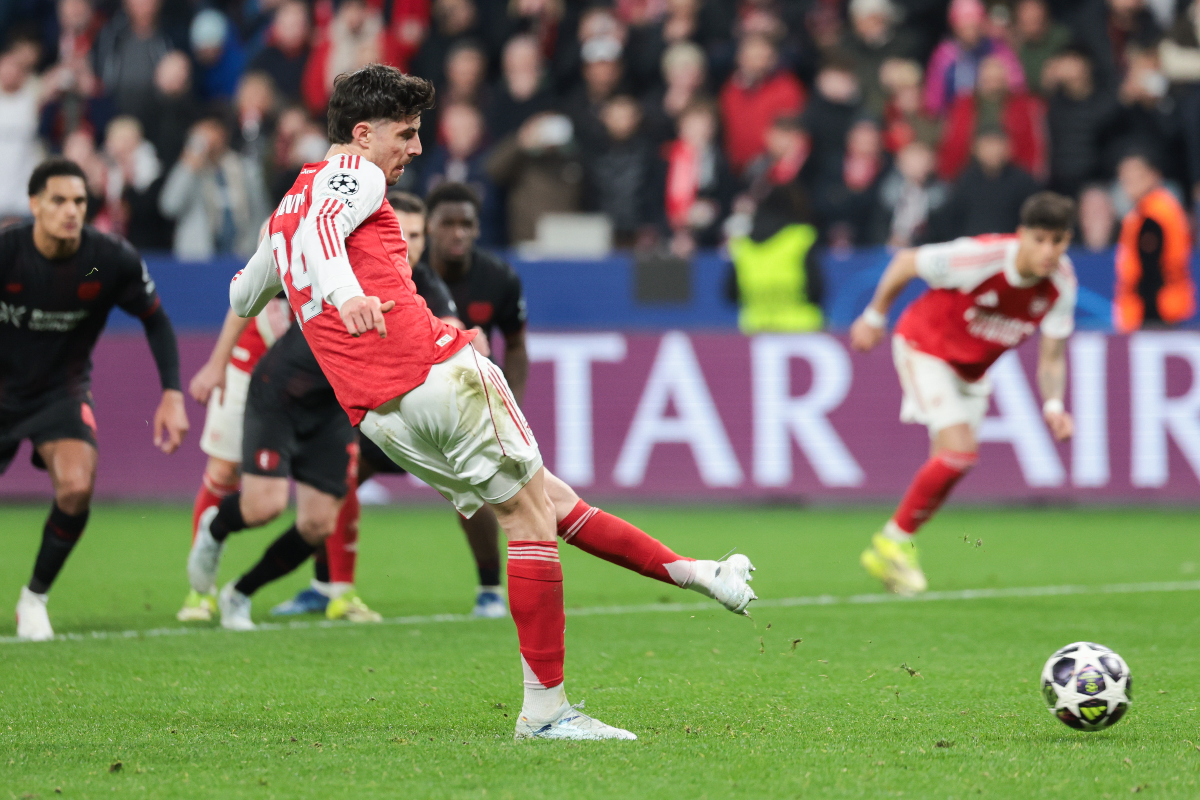 LEVERKUSEN (Germany), 11/03/2026.- Kai Havertz of Arsenal scores the 1-1 goal during the UEFA Champions League Round of 16 1st leg match Bayer 04 Leverkusen against Arsenal FC, in Leverkusen, Germany, 11 March 2026. (Liga de Campeones, Alemania) EFE/EPA/CHRISTOPHER NEUNDORF
