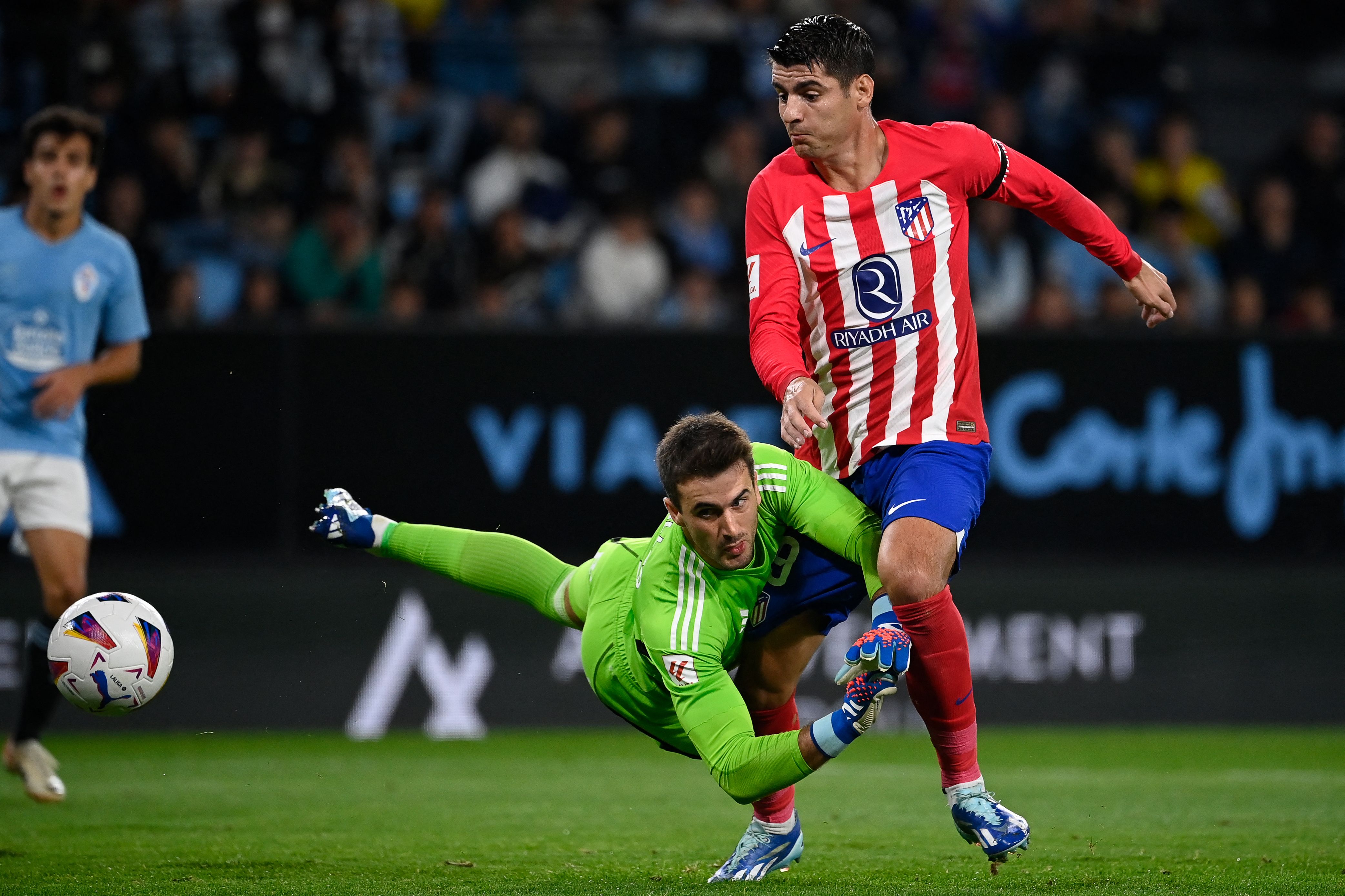 “El penalti de Villar es claro y es roja porque no disputa el balón”