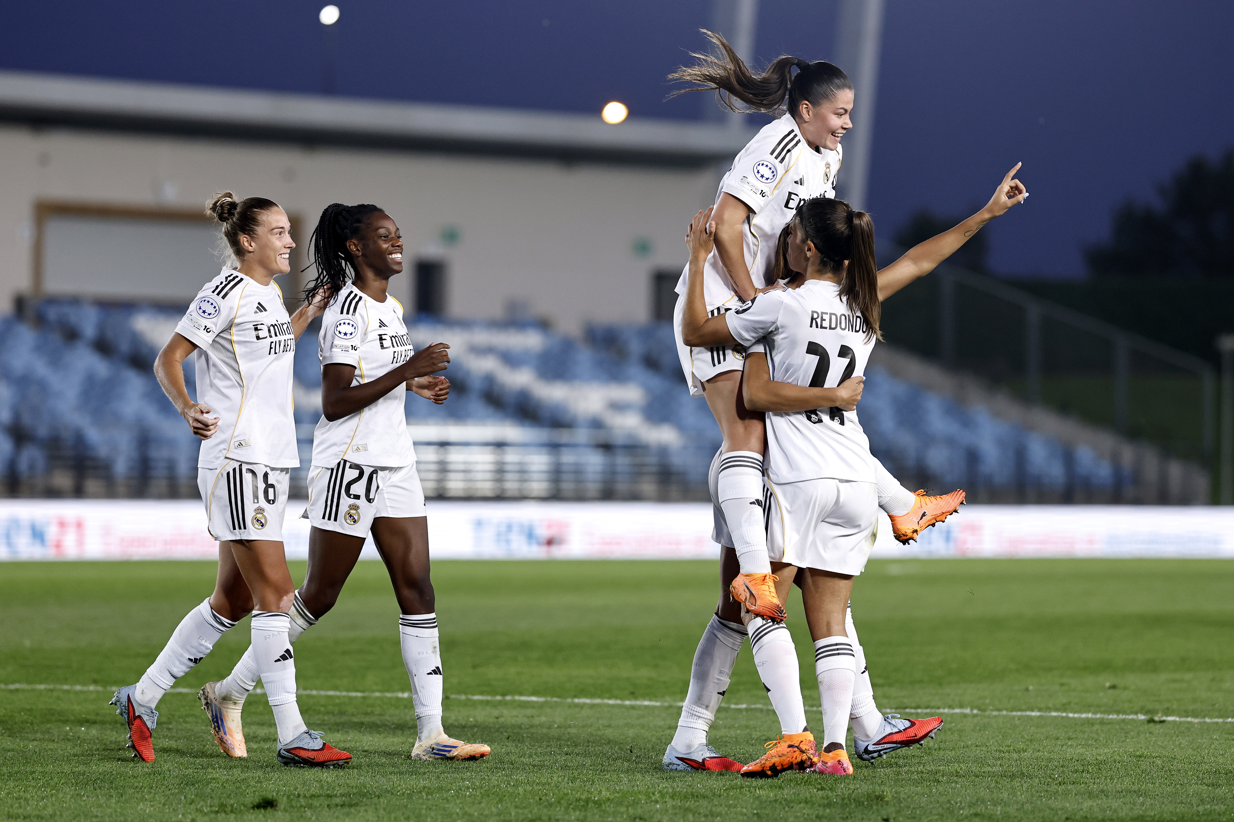 08/10/25 FUTBOL FEMENINO
PARTIDO WOMENS CHAMPIONS LEAGUE
REAL MADRID FEMENINO - ROMA
CUARTO GOL LAKRAR 4-2 ALEGRIA