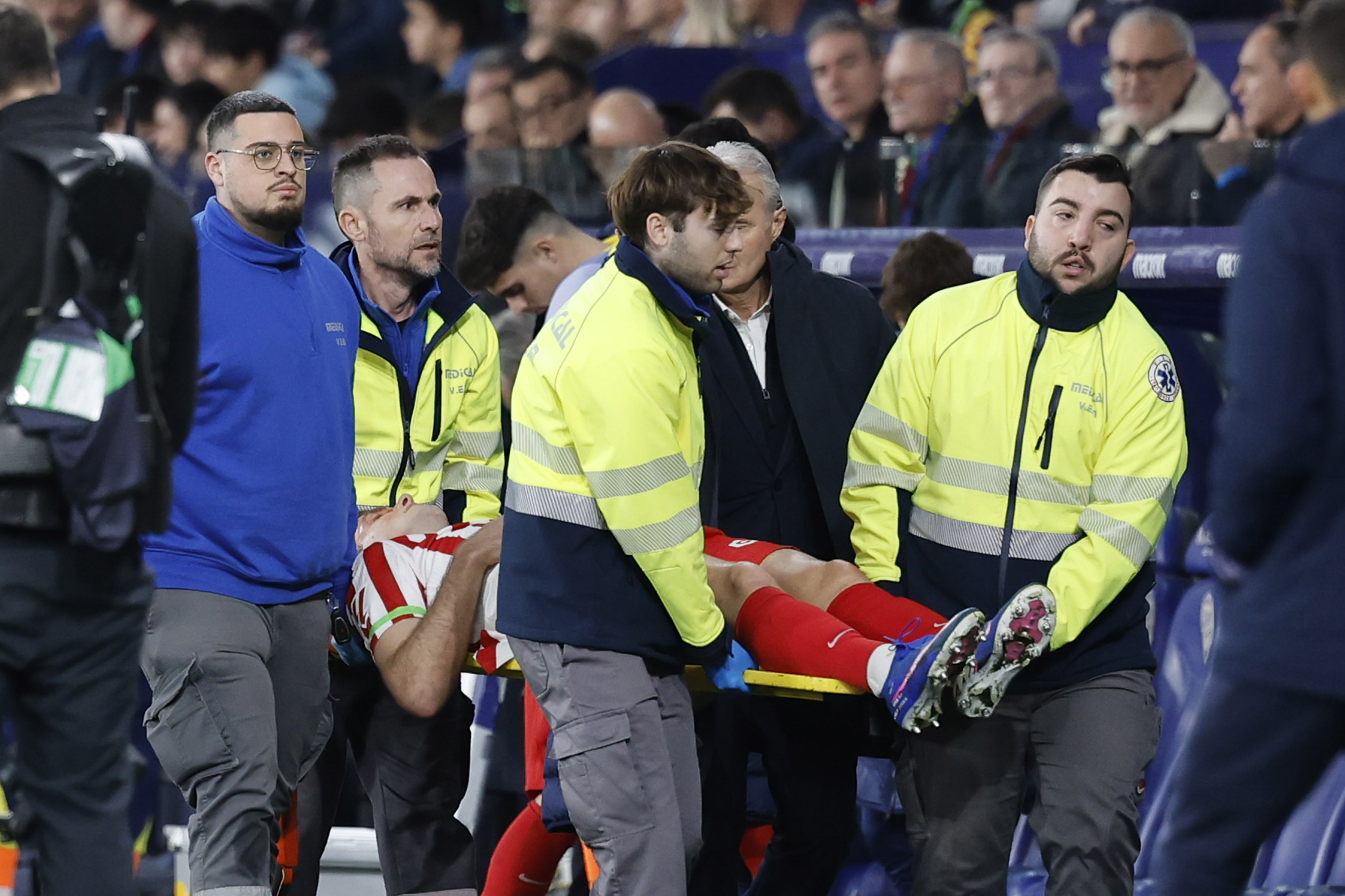 Sorloth y Moreno, cambiados tras un golpe en la cabeza; el noruego, al hospital