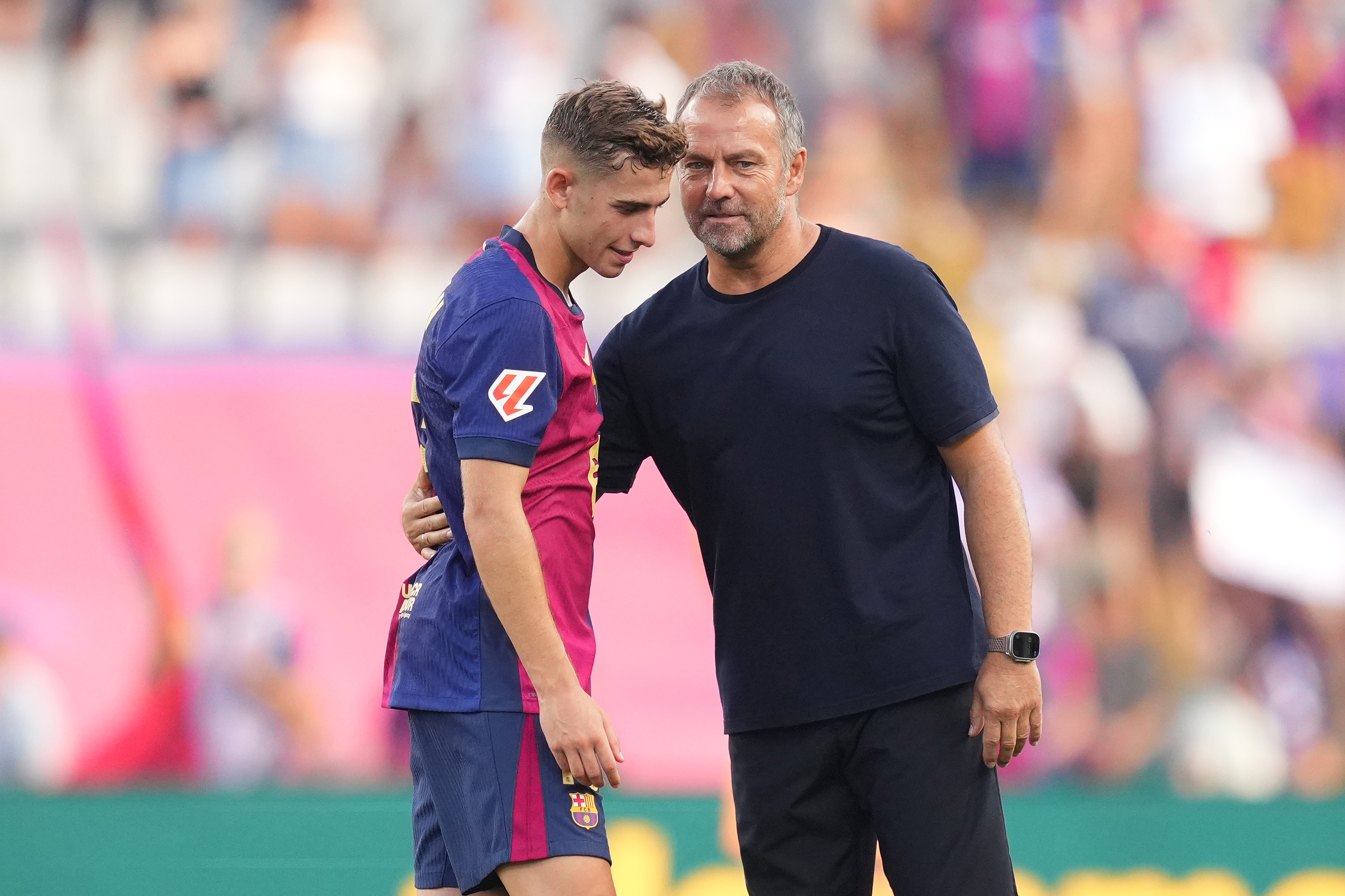 BARCELONA, SPAIN - AUGUST 31: Hansi Flick, Head Coach of FC Barcelona, interacts with Fermin Lopez of FC Barcelona following the La Liga match between FC Barcelona and Real Valladolid CF at Camp Nou on August 31, 2024 in Barcelona, Spain. (Photo by Alex Caparros/Getty Images)
PUBLICADA 05/09/24 NA MA12 1COL