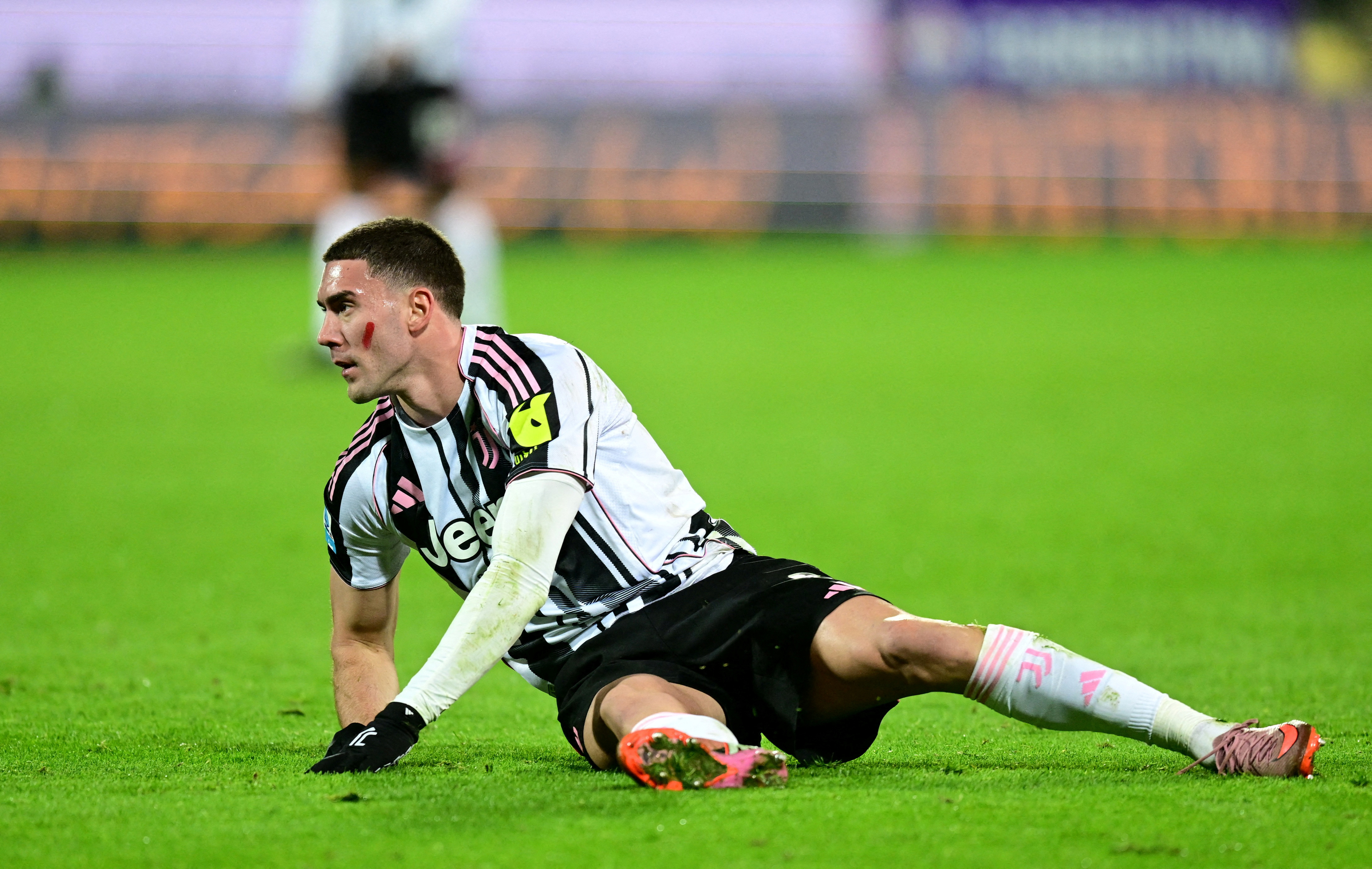 FILE PHOTO: Soccer Football - Serie A - Fiorentina v Juventus - Stadio Artemio Franchi, Florence, Italy - November 22, 2025 Juventus' Dusan Vlahovic wears red face paint during the match to raise awareness of domestic violence against women REUTERS/Daniele Mascolo/File Photo