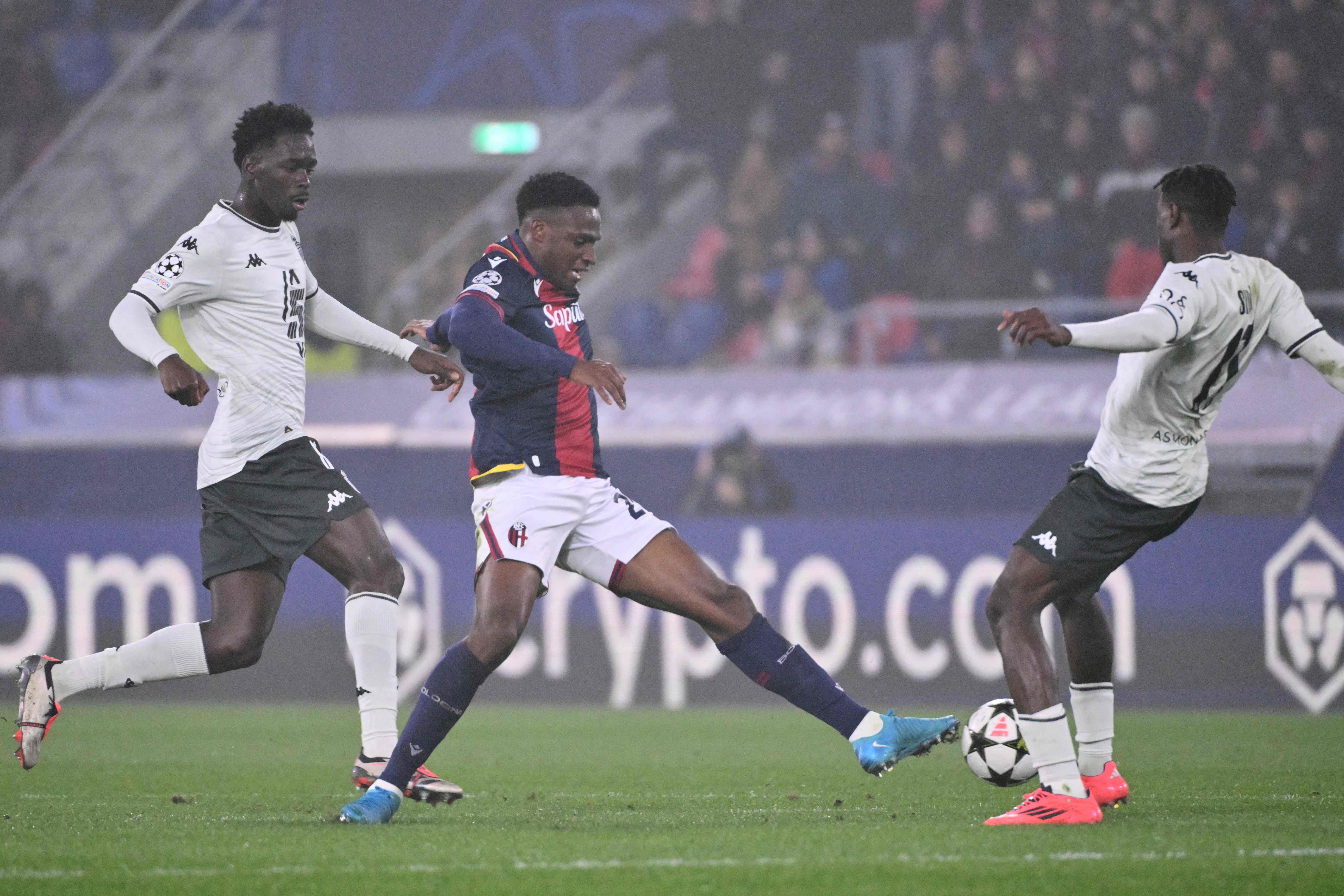 Bologna's Colombian defender #26 Jhon Lucumi fights for the ball with Monaco's French midfielder #88 Soungoutou Magassa (L) and Monaco's Ivorian defender #17 Wilfried Singo during the Champions League football match between Bologna FC and AS Monaco at the Renato Dall'Ara stadium in Bologna on  November 5, 2024. (Photo by Alberto PIZZOLI / AFP)