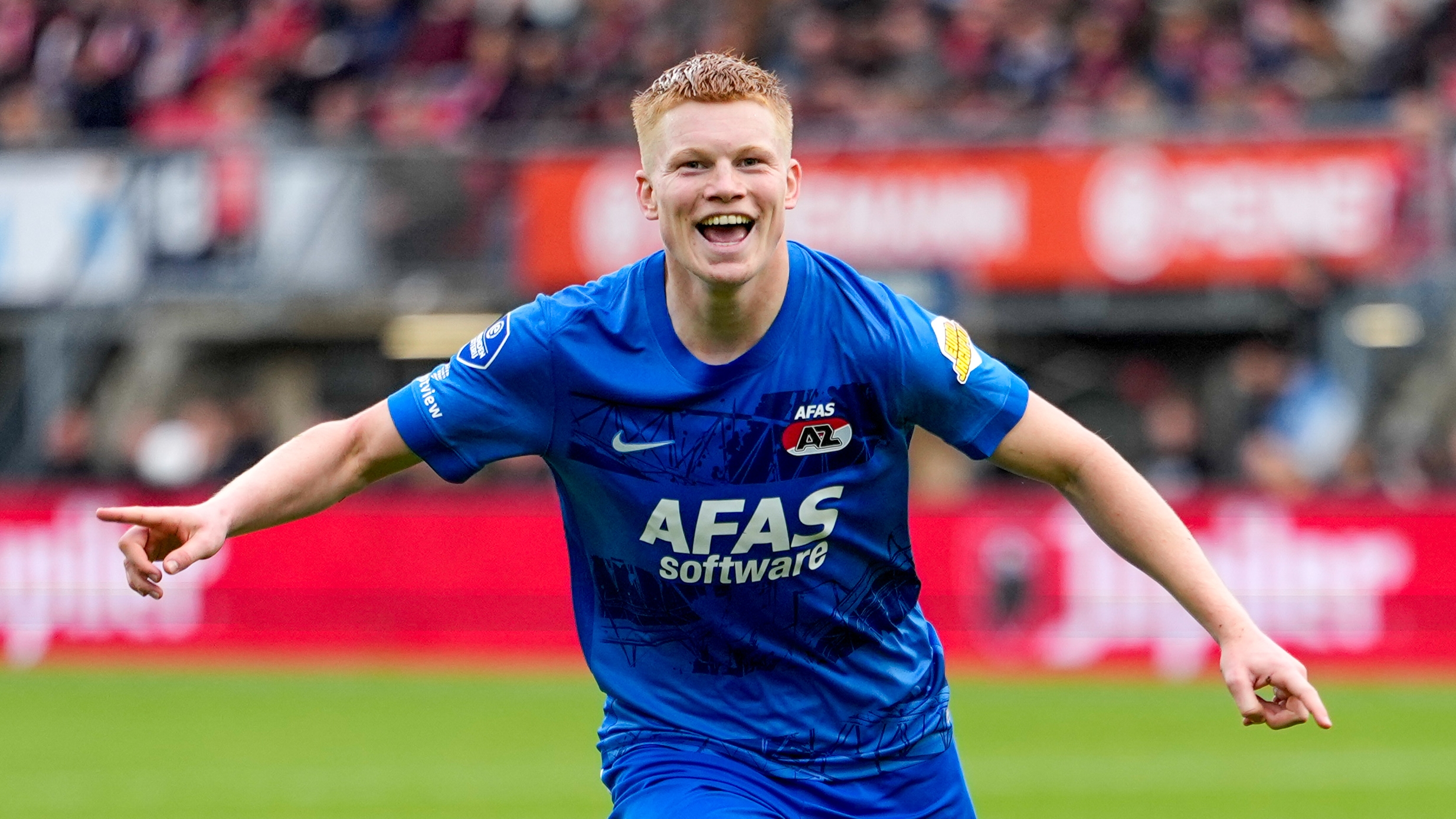 ROTTERDAM, NETHERLANDS - NOVEMBER 2: Kees Smit of AZ Alkmaar celebrates with teammates after scoring his teams first goal during the Dutch Eredivisie match between Sparta Rotterdam and AZ Alkmaar at Sparta Stadion Het Kasteel on November 2, 2025 in Rotterdam, Netherlands. (Photo by Ed van de Pol/BSR Agency/Getty Images)