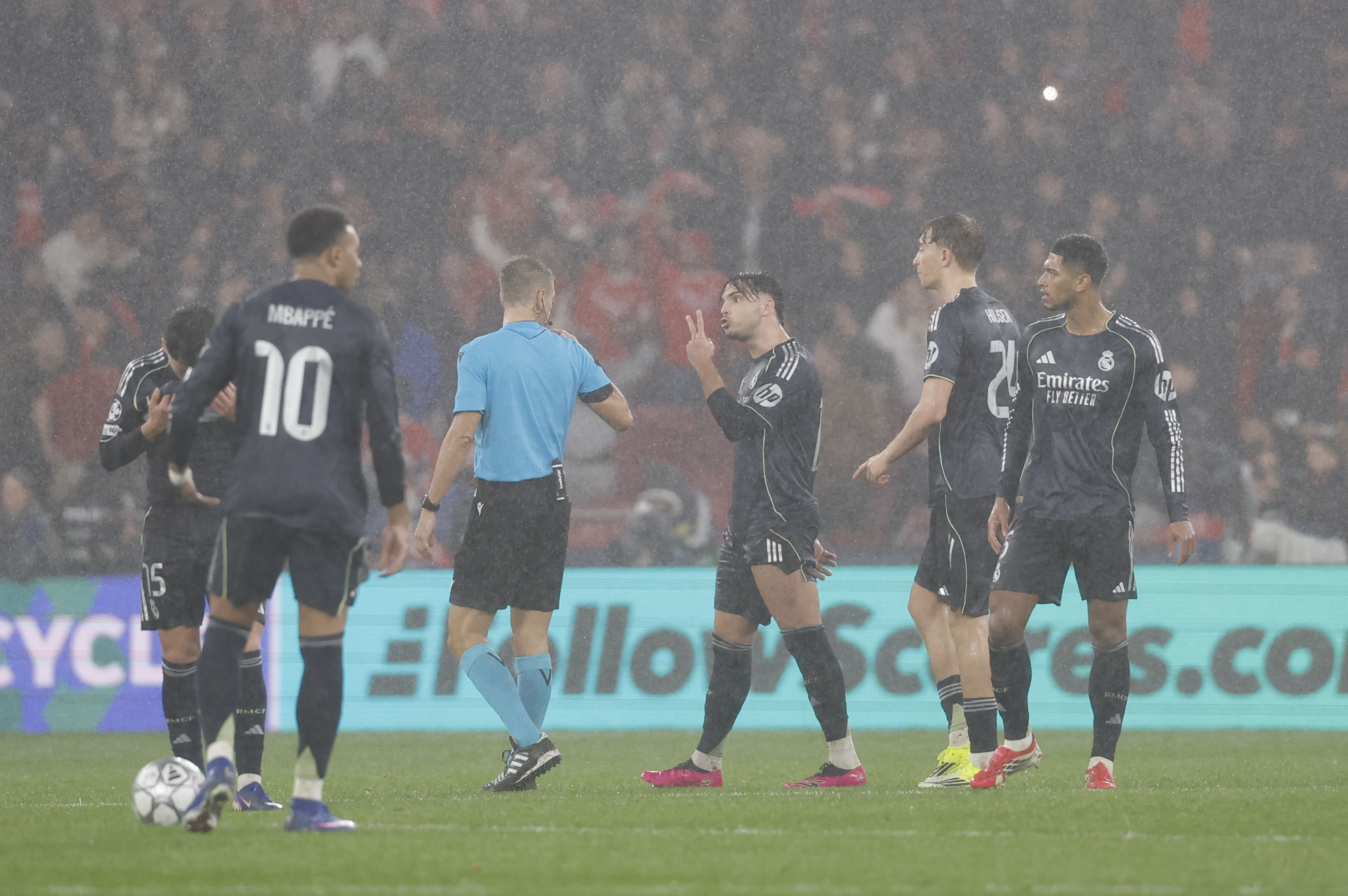 28/01/26 PARTIDO CHAMPIONS LEAGUE
BENFICA - REAL MADRID
ASENCIO PROTESTA