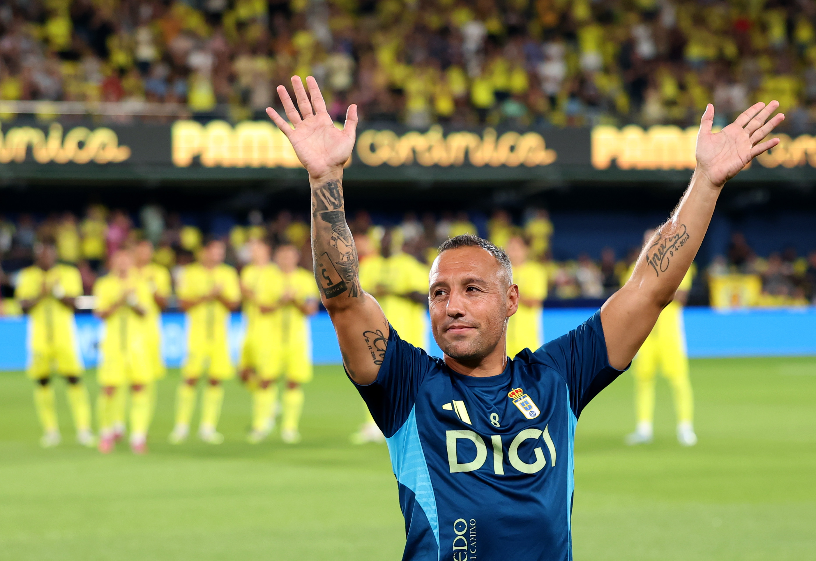 VILLARREAL, SPAIN - AUGUST 15: Santi Cazorla of Real Oviedo acknowledges the fans prior to the LaLiga EA Sports match between Villarreal CF and Real Oviedo at Estadio de la Ceramica on August 15, 2025 in Villarreal, Spain. (Photo by Clive Brunskill/Getty Images)