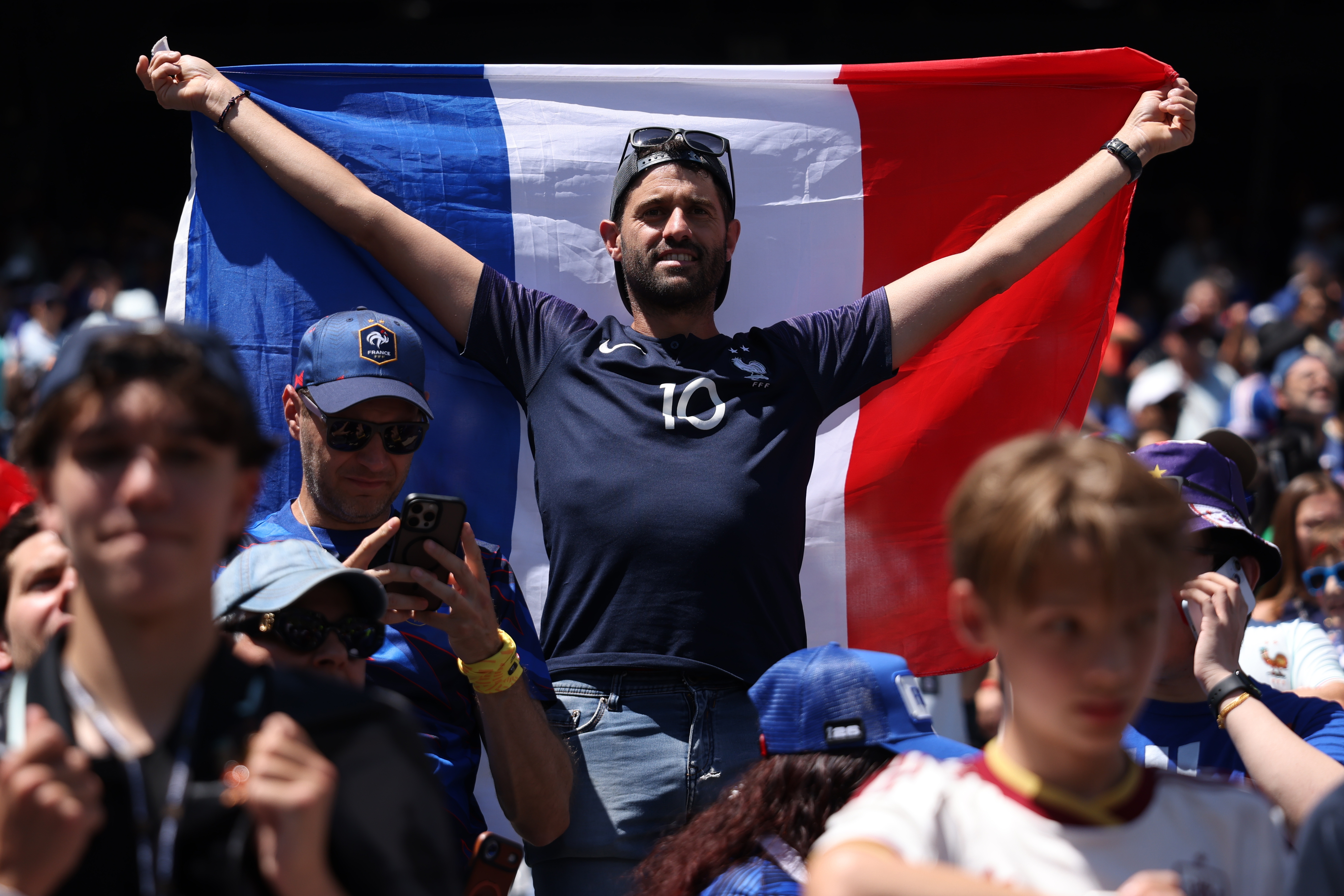 NEW JERSEY (United States), 16/06/2026.- Supporters of France before the FIFA World Cup 2026 group stage match France against Senegal, in New Jersey, USA, 16 June 2026. (Francia) EFE/EPA/SARAH YENESEL

