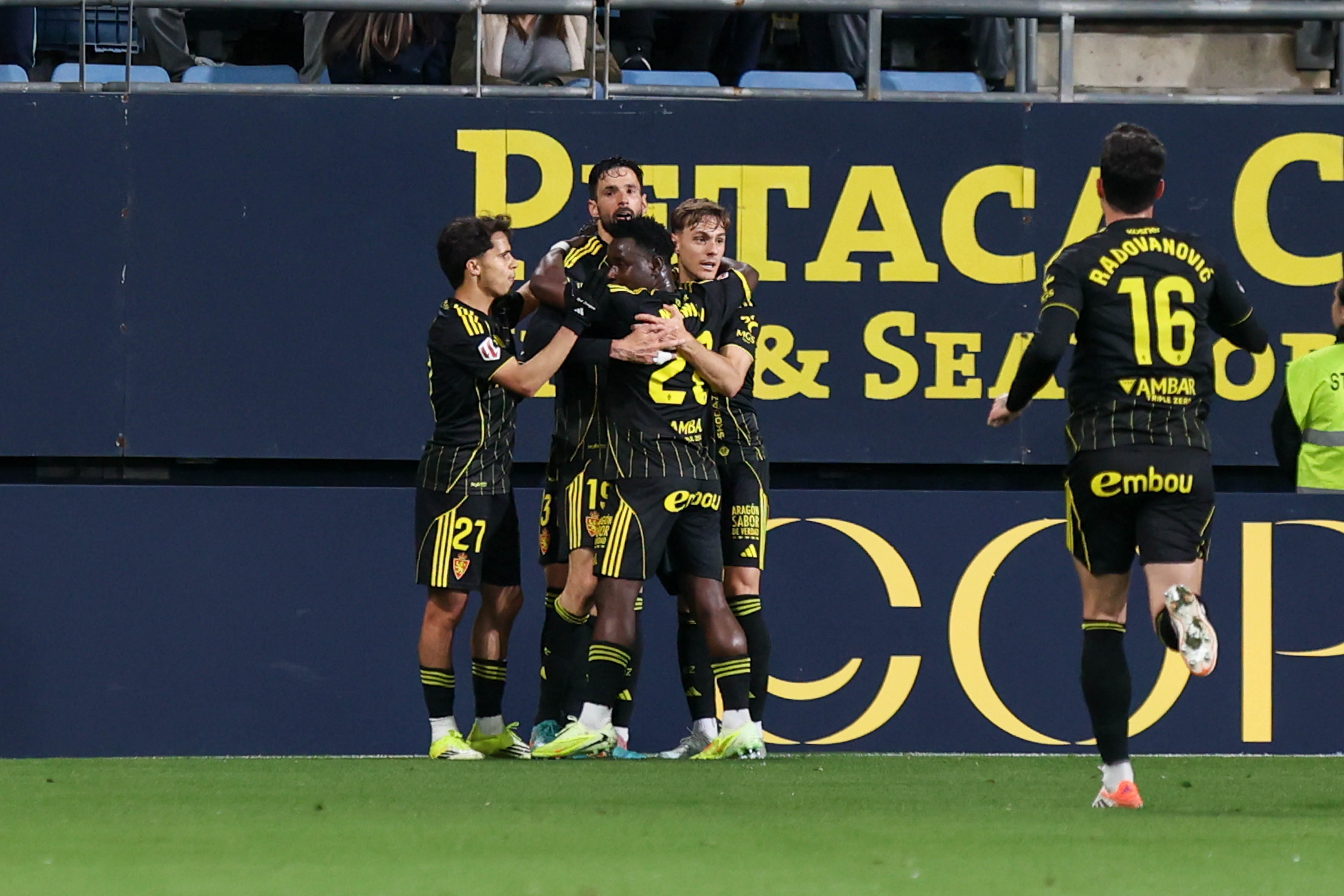 Kodro da vida al Zaragoza y se la quita al Cádiz