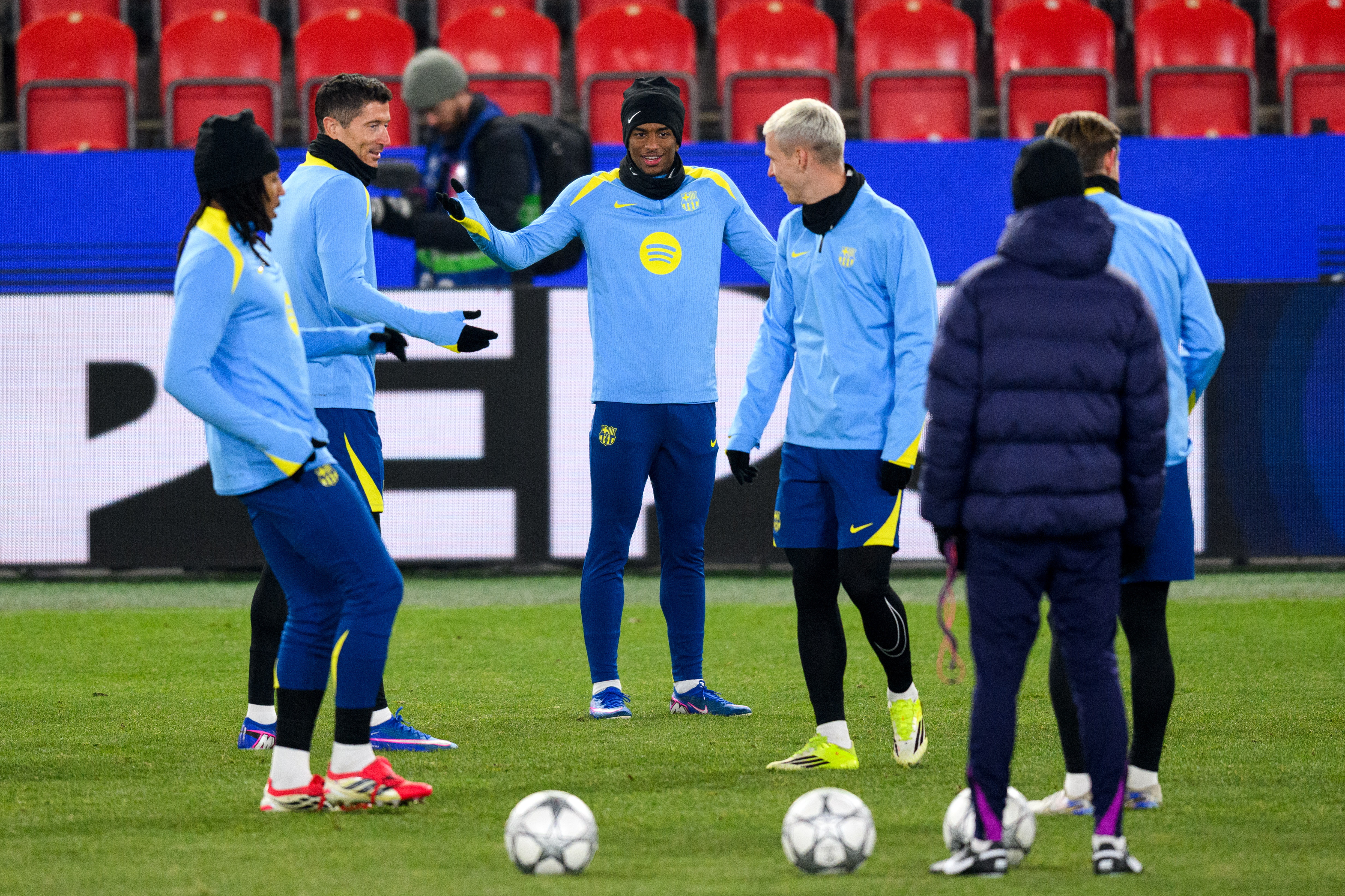 Tras la sorpresiva caída del Barcelona ante la Real Sociedad el pasado fin de semana en LaLiga, los de Flick buscan ganar en Champions.. FC Barcelona will face Slavia Prague in their UEFA Champions League soccer match on 21 January. (Liga de Campeones, República Checa, Praga) EFE/EPA/VLASTIMIL VACEK