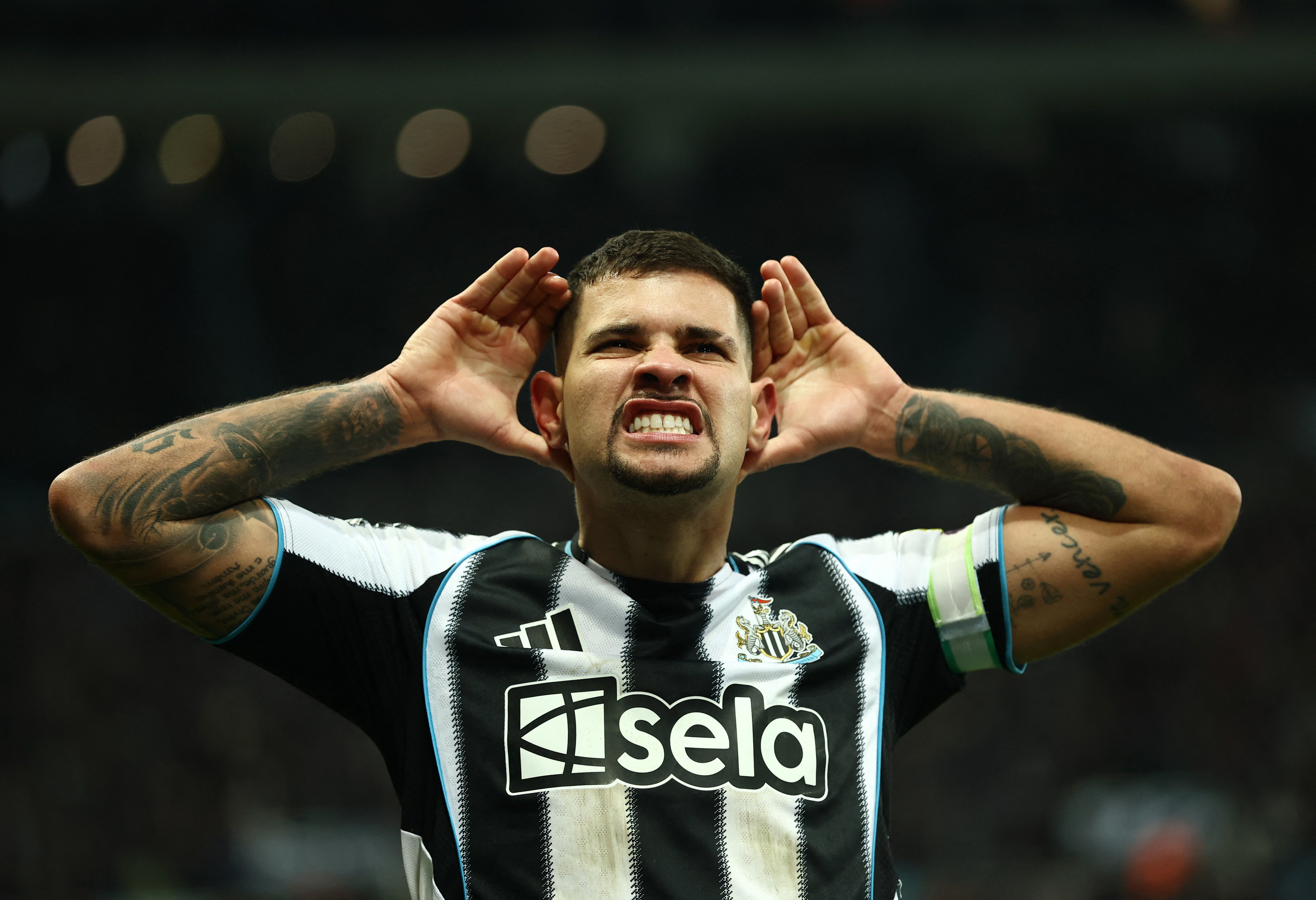 Soccer Football - Premier League - Newcastle United v Crystal Palace - St James' Park, Newcastle, Britain - January 4, 2026  Newcastle United's Bruno Guimaraes celebrates scoring their first goal Action Images via Reuters/Lee Smith EDITORIAL USE ONLY. NO USE WITH UNAUTHORIZED AUDIO, VIDEO, DATA, FIXTURE LISTS, CLUB/LEAGUE LOGOS OR 'LIVE' SERVICES. ONLINE IN-MATCH USE LIMITED TO 120 IMAGES, NO VIDEO EMULATION. NO USE IN BETTING, GAMES OR SINGLE CLUB/LEAGUE/PLAYER PUBLICATIONS. PLEASE CONTACT YOUR ACCOUNT REPRESENTATIVE FOR FURTHER DETAILS..