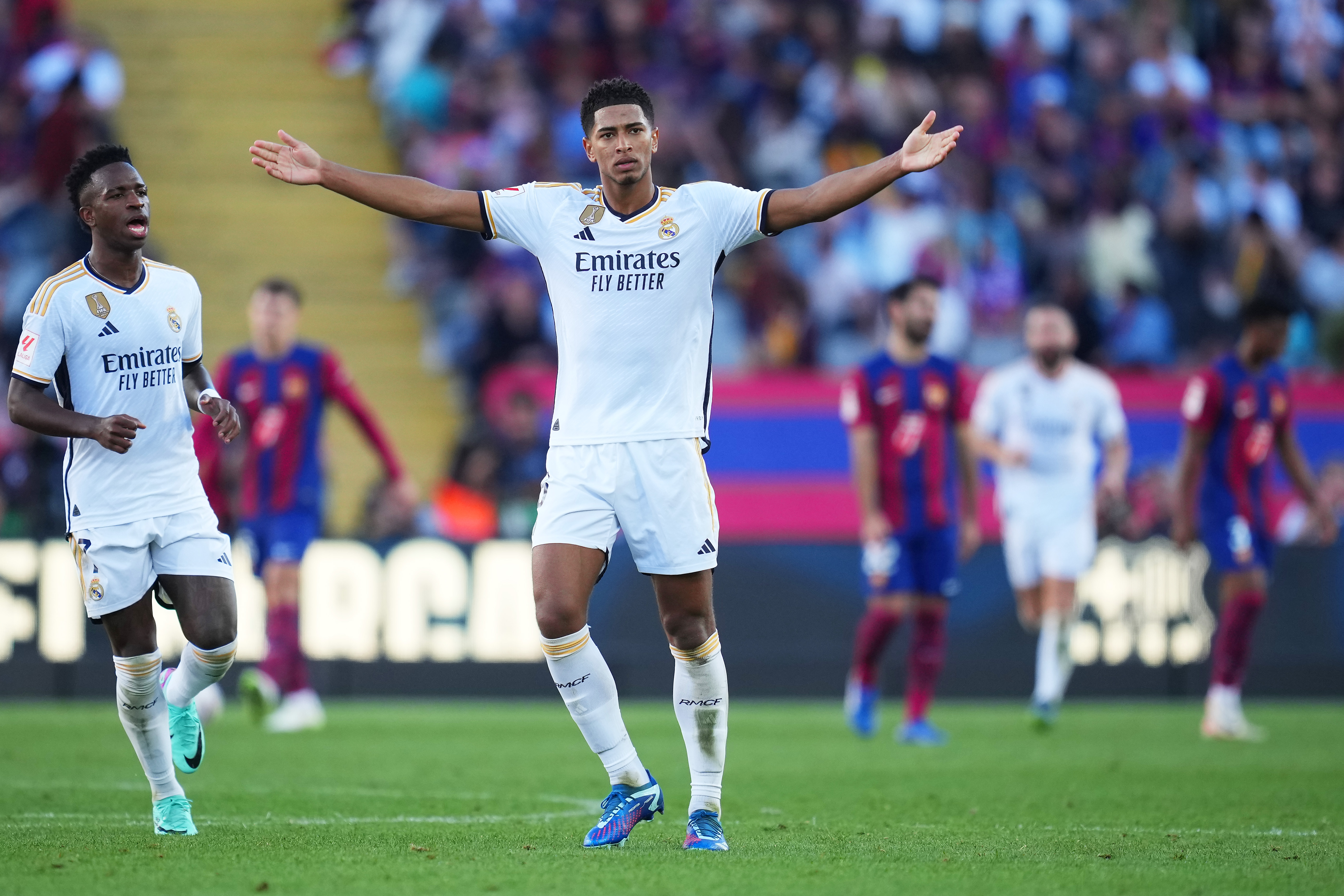 BARCELONA, SPAIN - OCTOBER 28: Jude Bellingham of Real Madrid celebrates after scoring the team's first goal to equalise during the LaLiga EA Sports match between FC Barcelona and Real Madrid CF at Estadi Olimpic Lluis Companys on October 28, 2023 in Barcelona, Spain. (Photo by Alex Caparros/Getty Images)