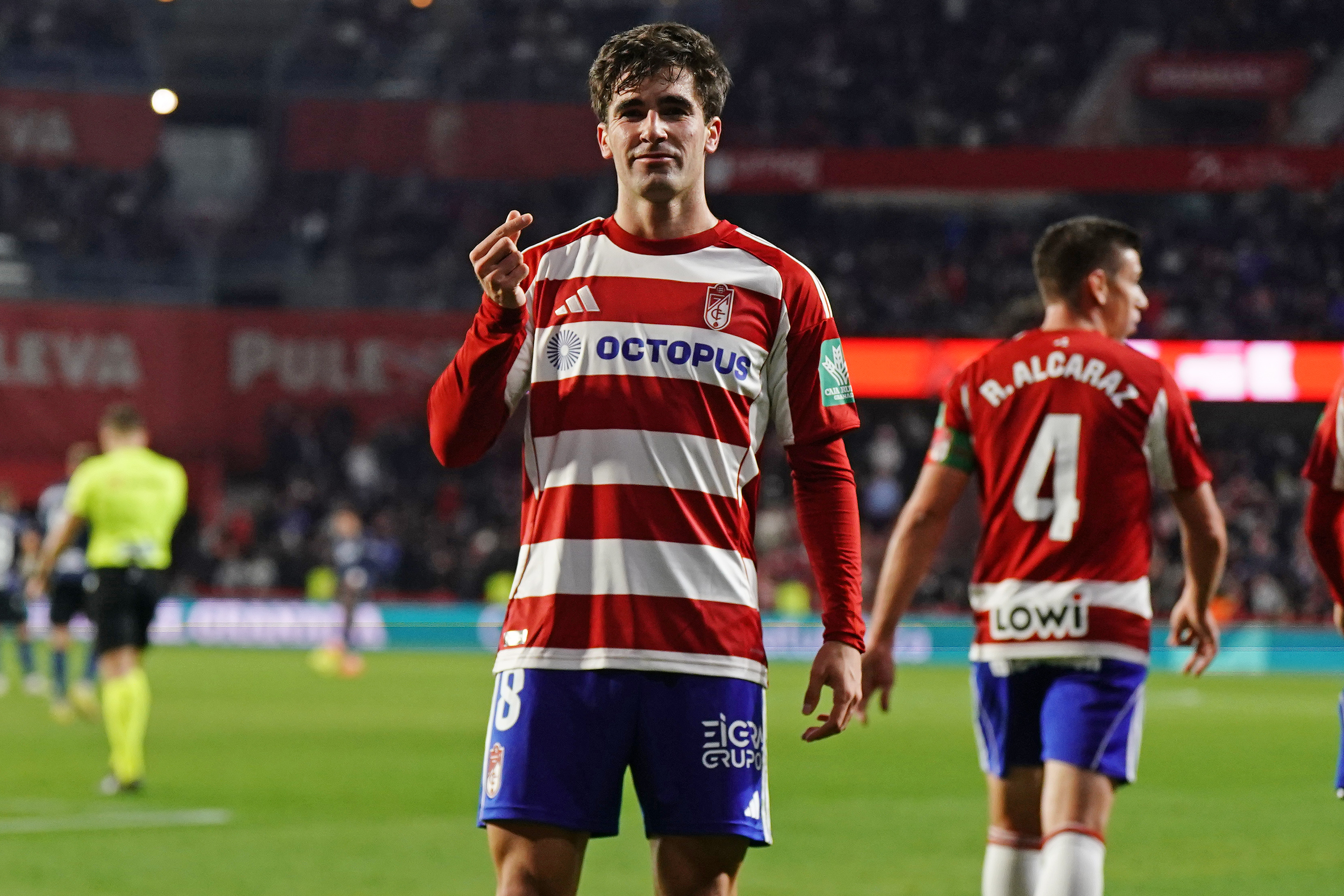 07/12/25  PARTIDO SEGUNDA DIVISION 
GRANADA CF - AD CEUTA 
 En la imagen Pedro Alemañ (Granada CF) celebra el GOL 1-0 ALEGRIA 