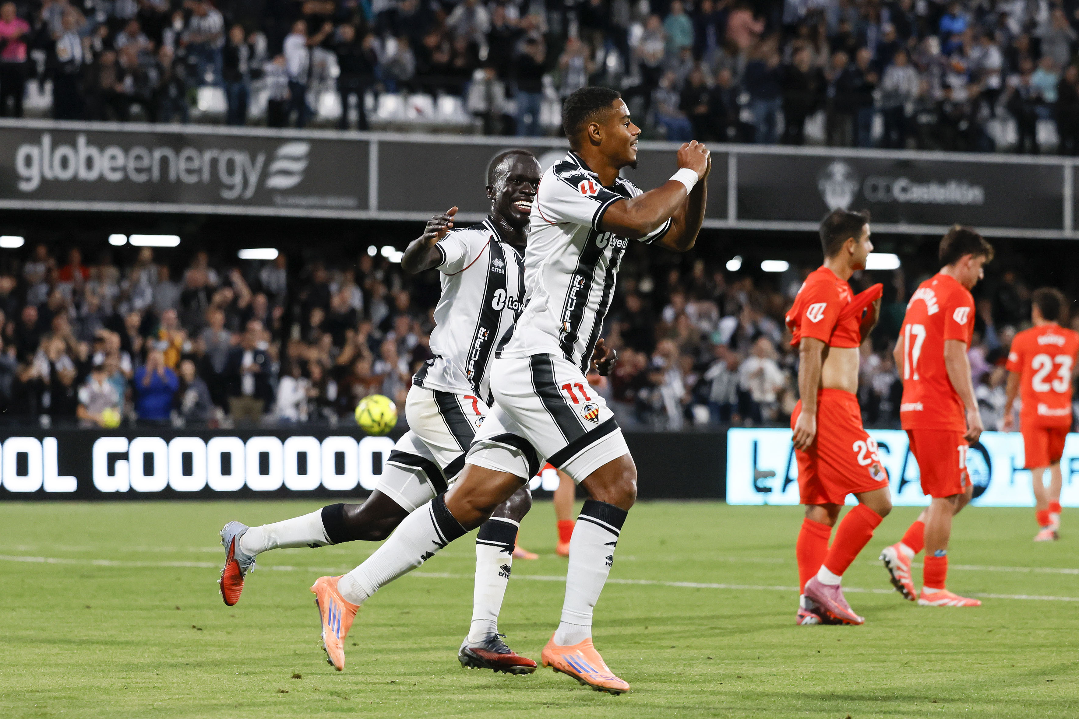 El Castellón sale triunfante de un partido loco