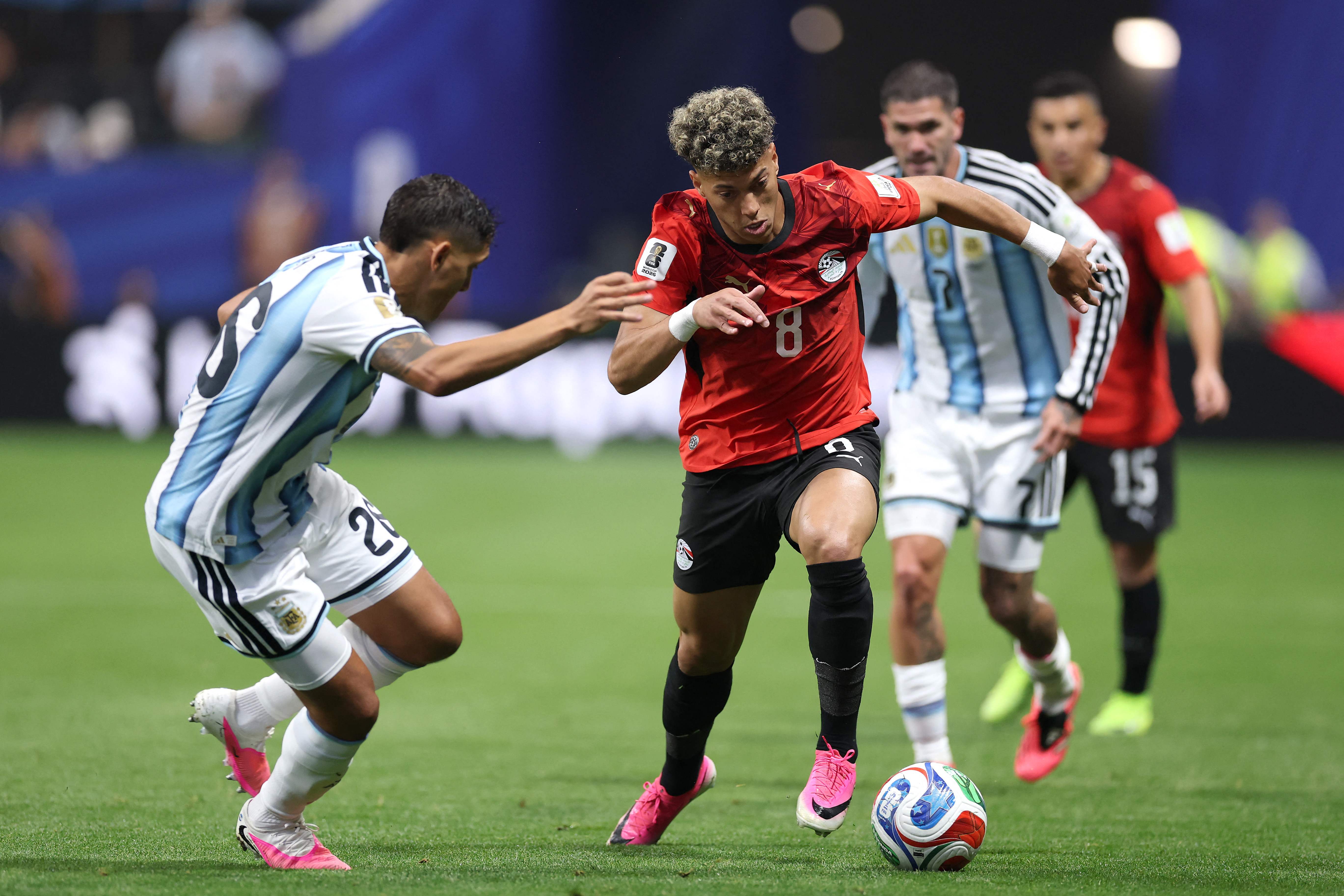 ATLANTA, GEORGIA - JULY 07: Emam Ashour #8 of Egypt controls the ball against Nahuel Molina #26 of Argentina during the FIFA World Cup 2026 Round of 16 match between Argentina and Egypt at Atlanta Stadium on July 07, 2026 in Atlanta, Georgia. Justin Setterfield/Getty Images/AFP (Photo by Justin Setterfield / GETTY IMAGES NORTH AMERICA / Getty Images via AFP)