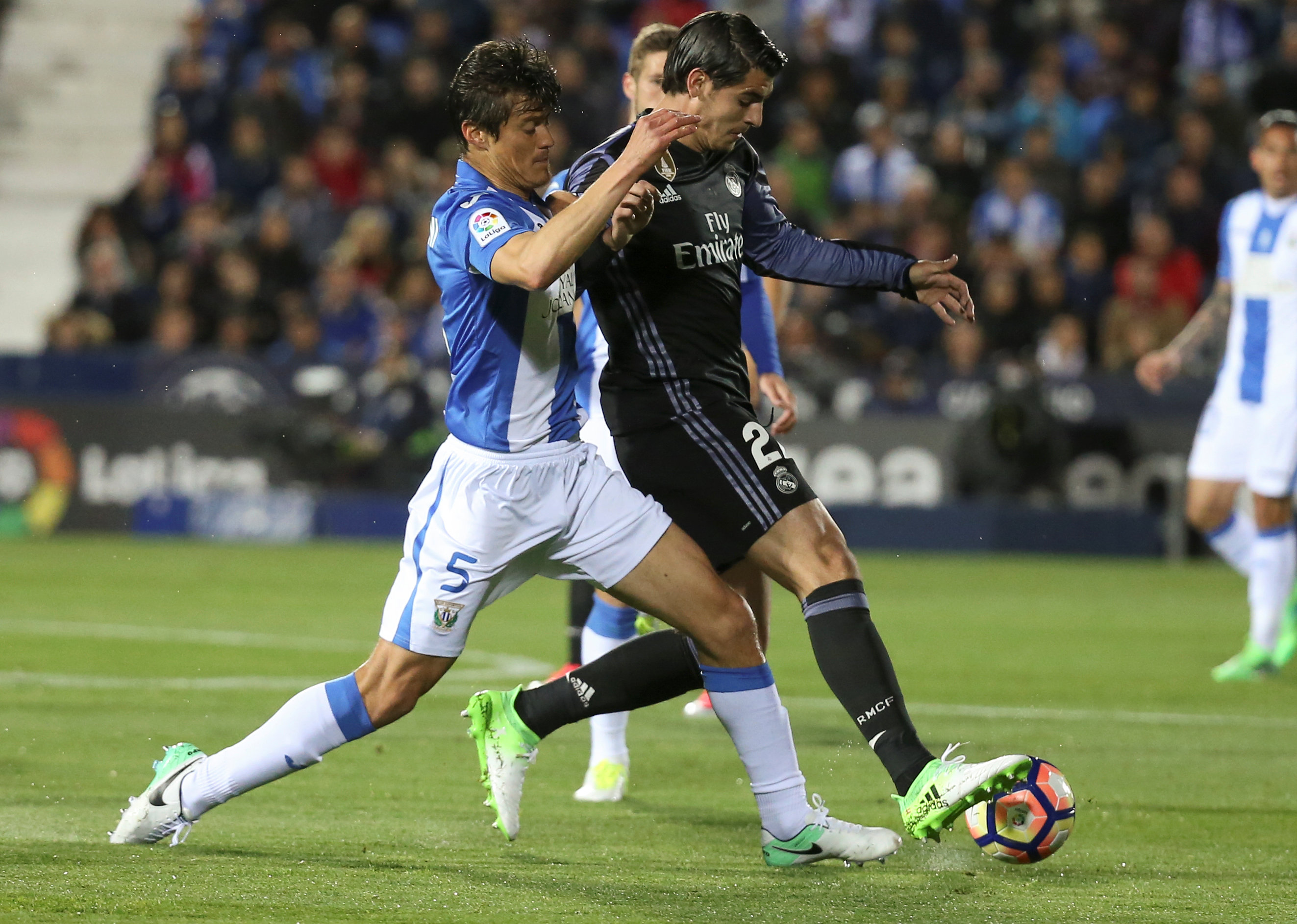 Football Soccer- Leganes v Real Madrid - Spanish La Liga Santander - Butarque Stadium, Leganes, Spain - 05/04/17 Real Madrid's Alvaro Morata (R) and Leganes' Martin Mantovani in action. REUTERS/Sergio Perez