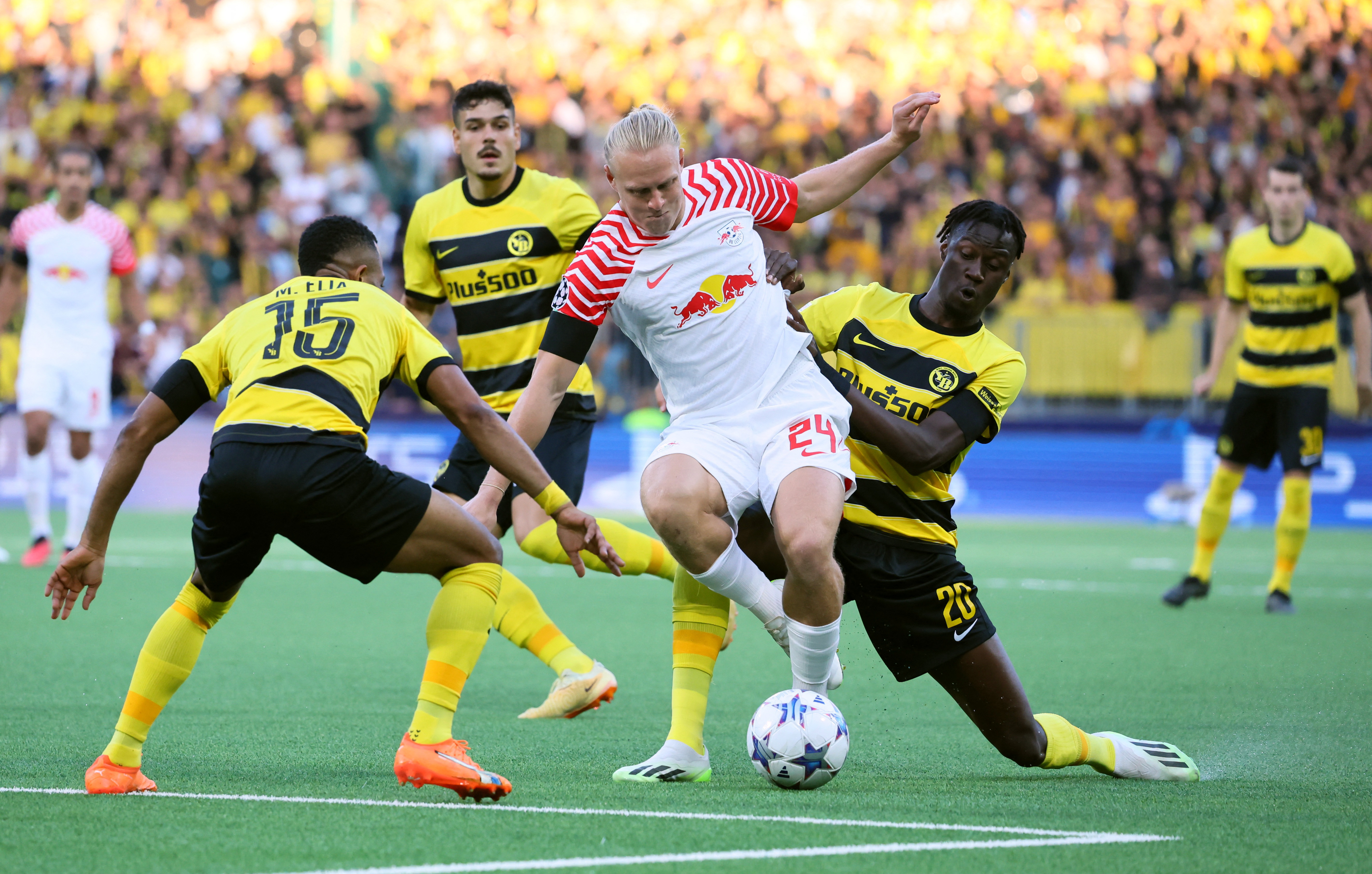 Soccer Football - Champions League - Group G - BSC Young Boys v RB Leipzig - Stadion Wankdorf, Bern, Switzerland - September 19, 2023 RB Leipzig's Xaver Schlager in action with BSC Young Boys' Meschack Elia and Cheikh Niasse REUTERS/Denis Balibouse