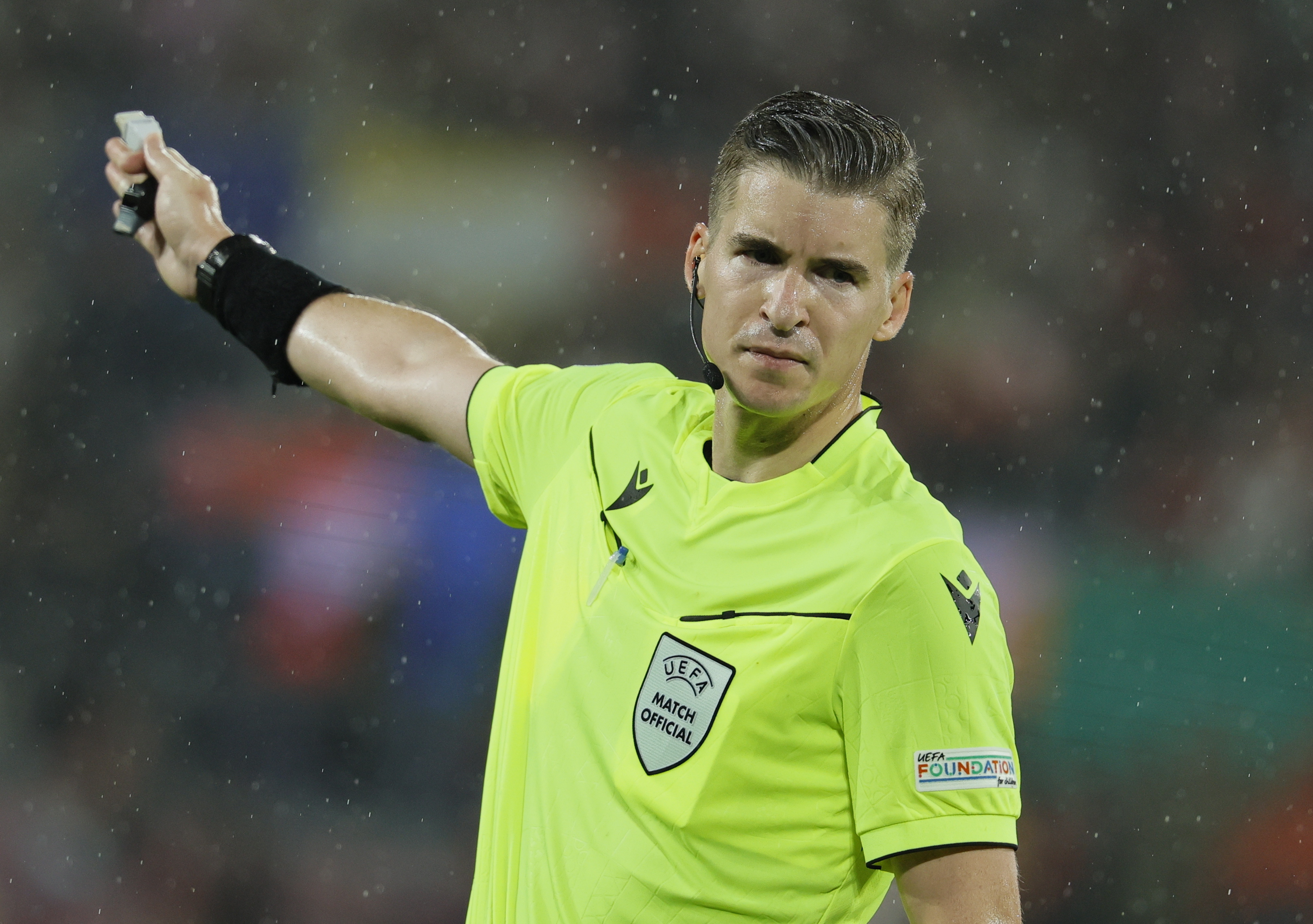 Cologne (Germany), 30/06/2024.- French referee Francois Letexier in action during the UEFA EURO 2024 Round of 16 soccer match between Spain and Georgia, in Cologne, Germany, 30 June 2024. (Alemania, España, Colonia) EFE/EPA/RONALD WITTEK