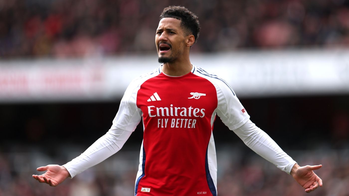 Saliba, en un partido con el Arsenal.