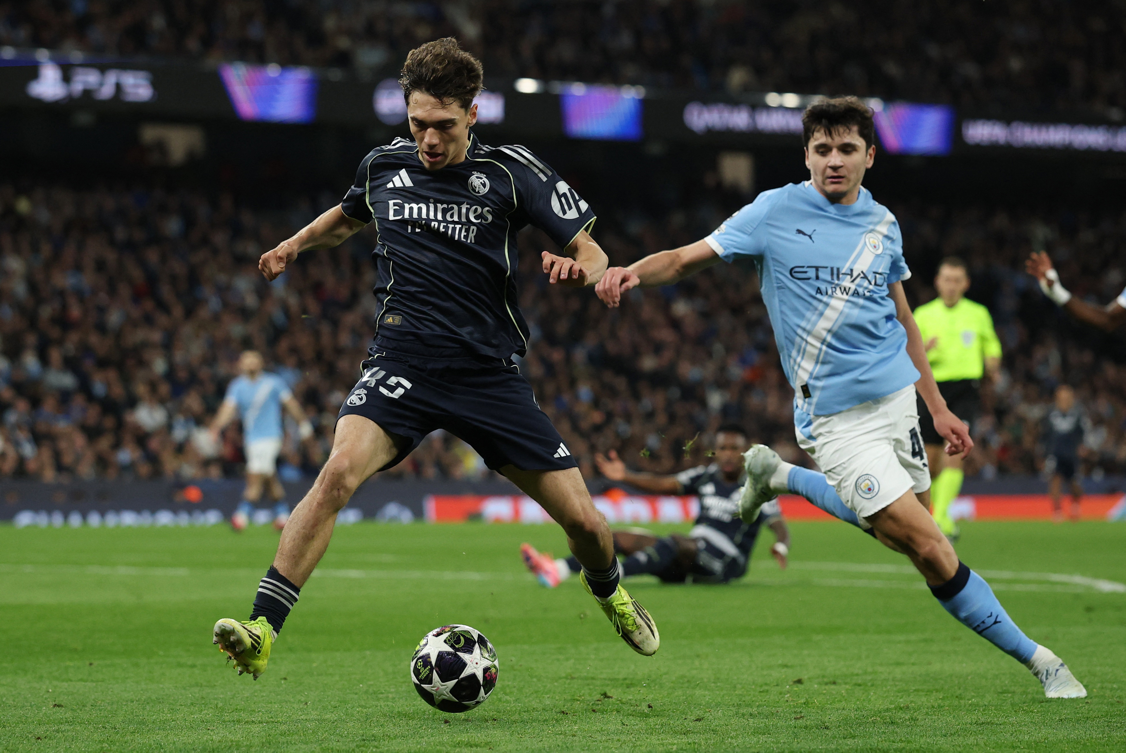 Soccer Football - UEFA Champions League - Round 16 - Second Leg - Manchester City v Real Madrid - Etihad Stadium, Manchester, Britain - March 17, 2026 Real Madrid's Thiago Pitarch in action with Manchester City's Abdukodir Khusanov REUTERS/Phil Noble