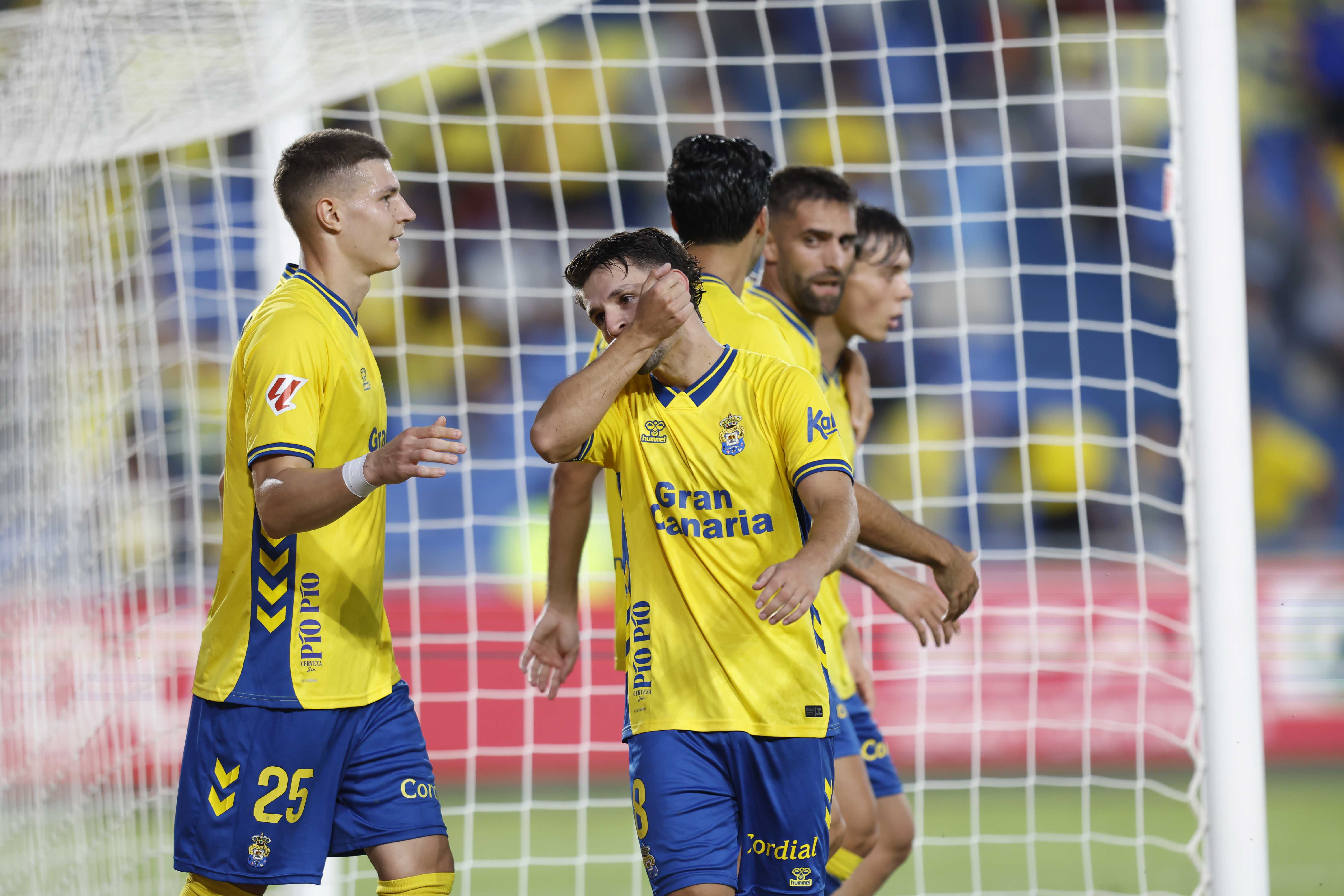  El ‘show’ de Iván Gil le basta a Las Palmas