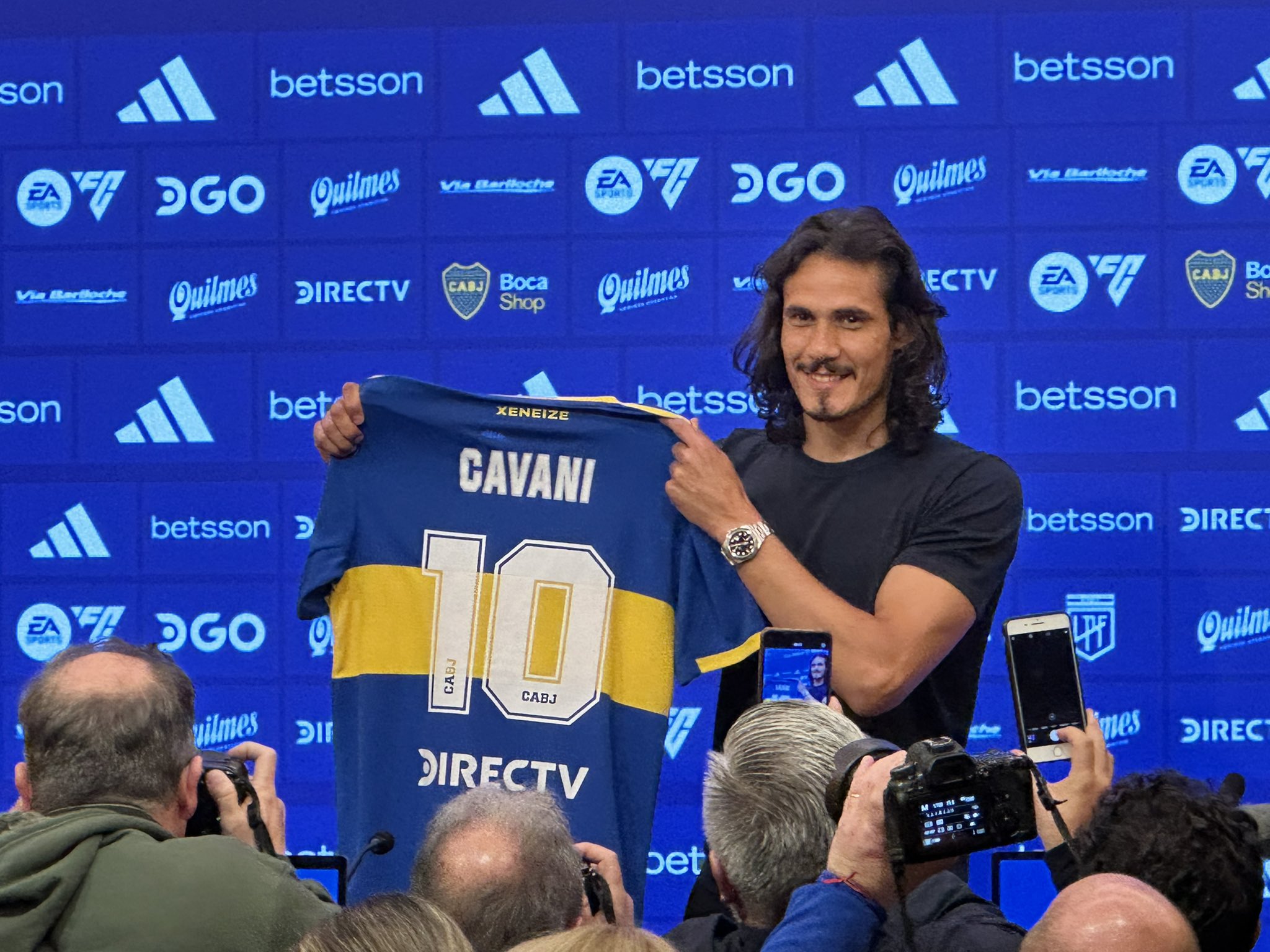 Revolución Cavani: gran fiesta para recibir al uruguayo en La Bombonera
