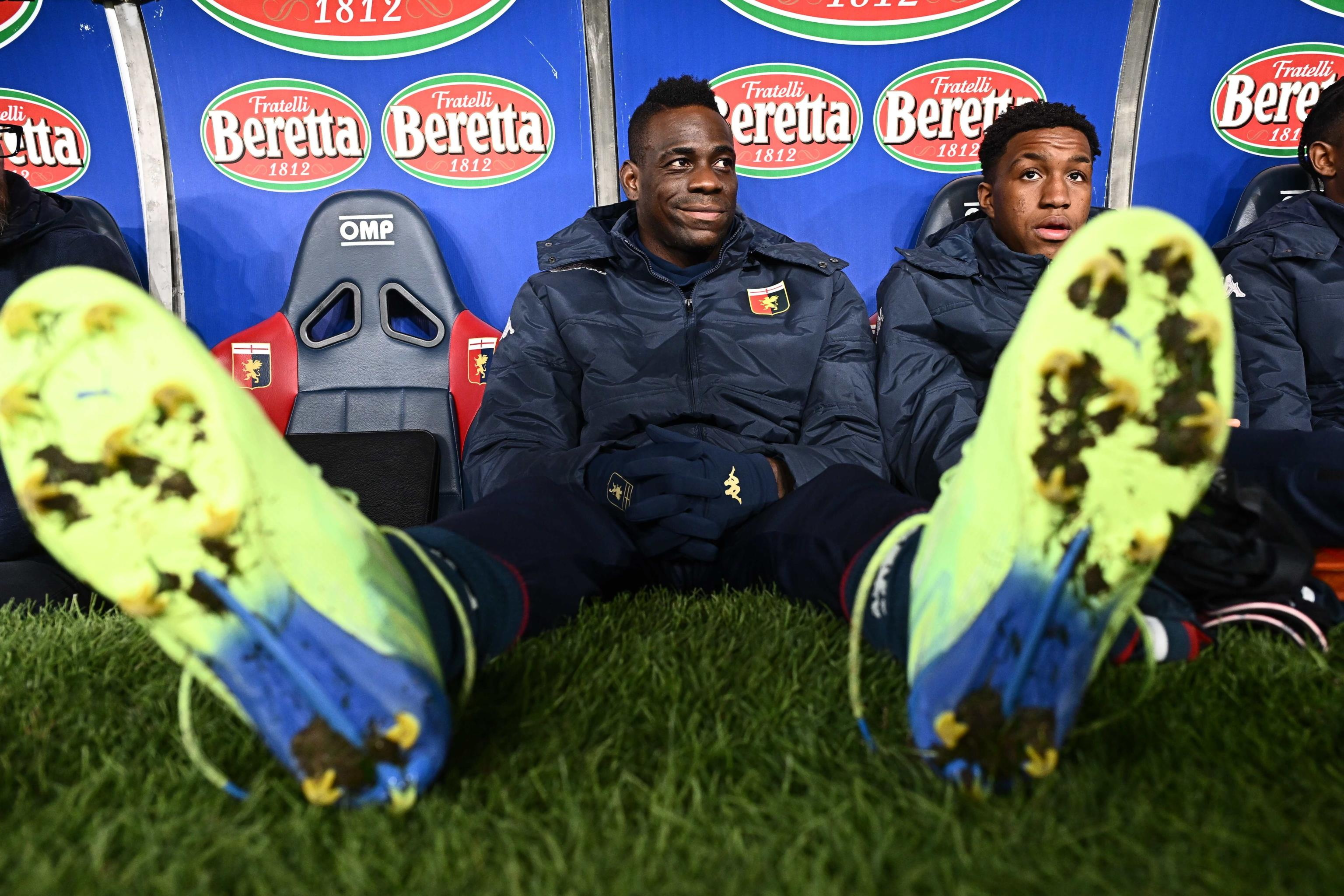 Genoa (Italy), 07/11/2024.- Genoa's Mario Balotelli prior the Italian Serie A soccer match between Genoa CFC and Como 1907 in Genoa, Italy, 07 November 2024. (Italia, Génova) EFE/EPA/LUCA ZENNARO