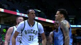 Matt Barnes la lía: persiguió a John Henson hacia el vestuario