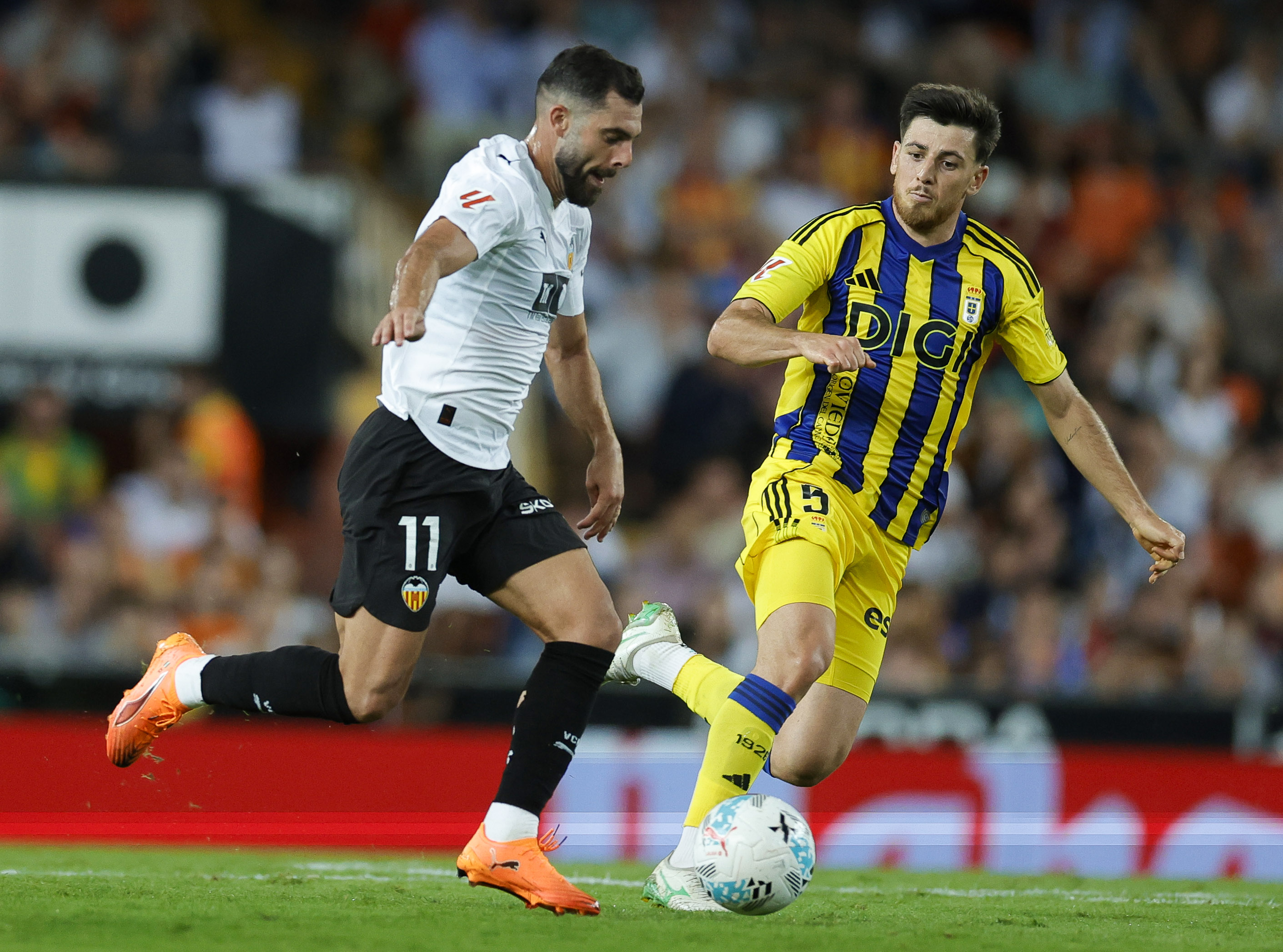Luis Rioja em ação pelo Valencia