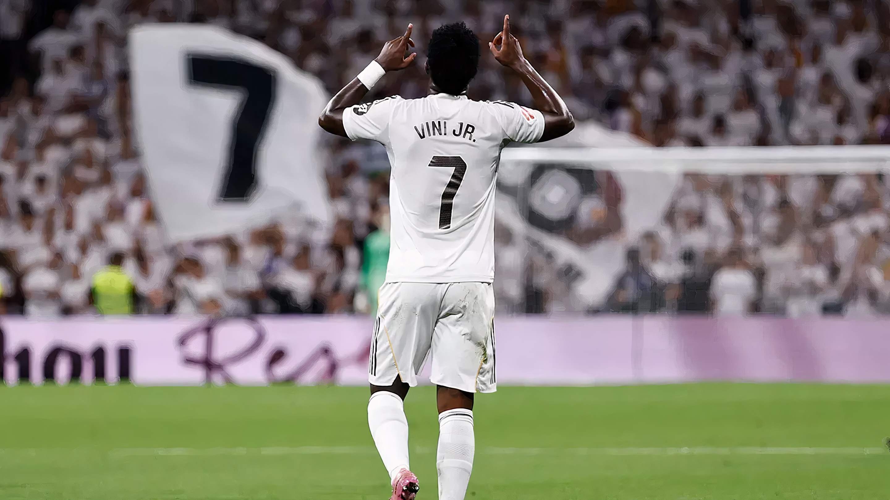 30/08/25 PARTIDO PRIMERA DIVISION REAL MADRID MALLORCA
VINICIUS  ALEGRIA ESPALDAS DORSAL NUMERO 7 SEGUIDORES TIFO
foto:realmadrid.COM